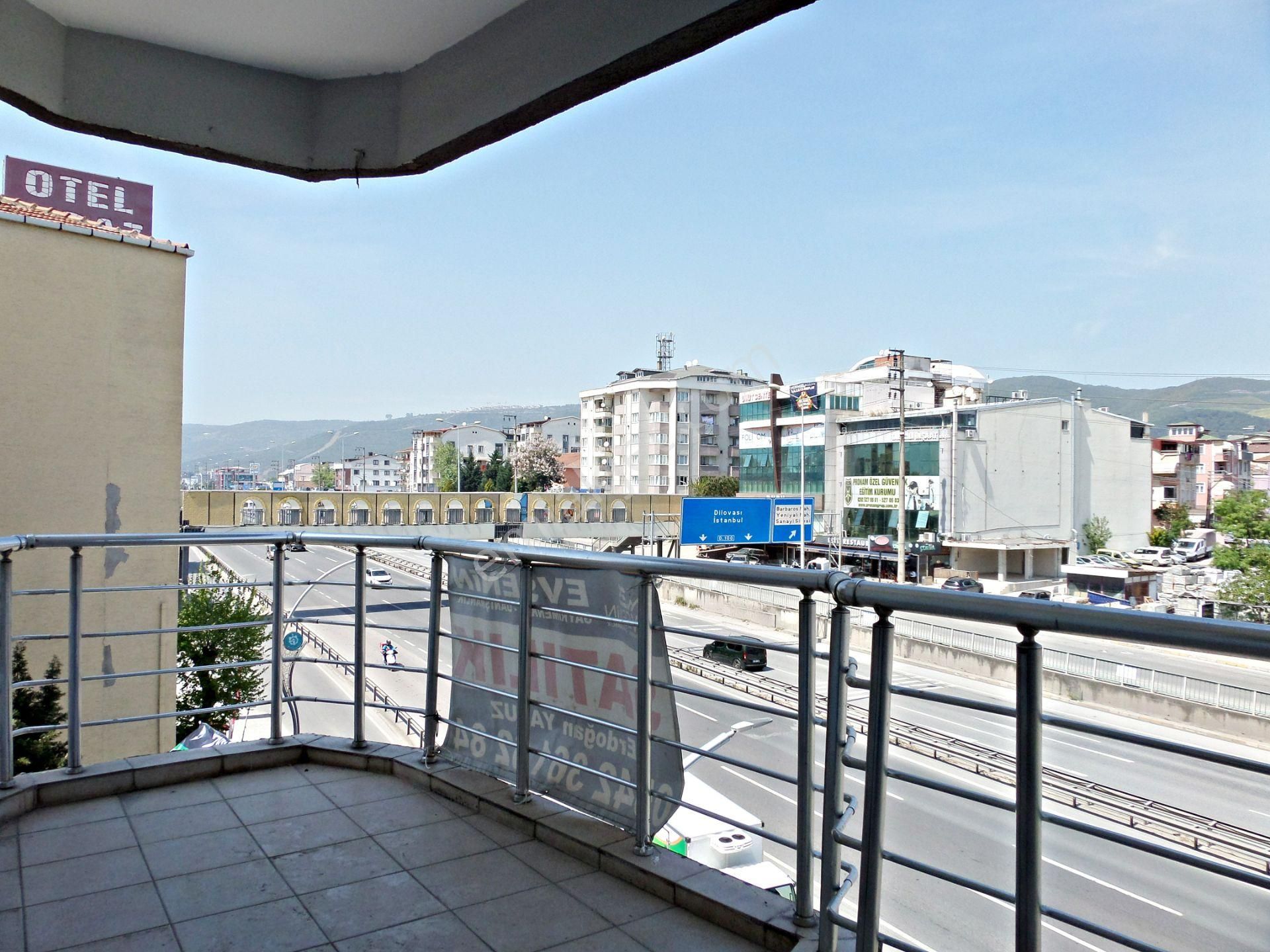 Körfez Barbaros Mah'de Ana Cadde Üzeri 3+1 Satılık Ara Kat Daire