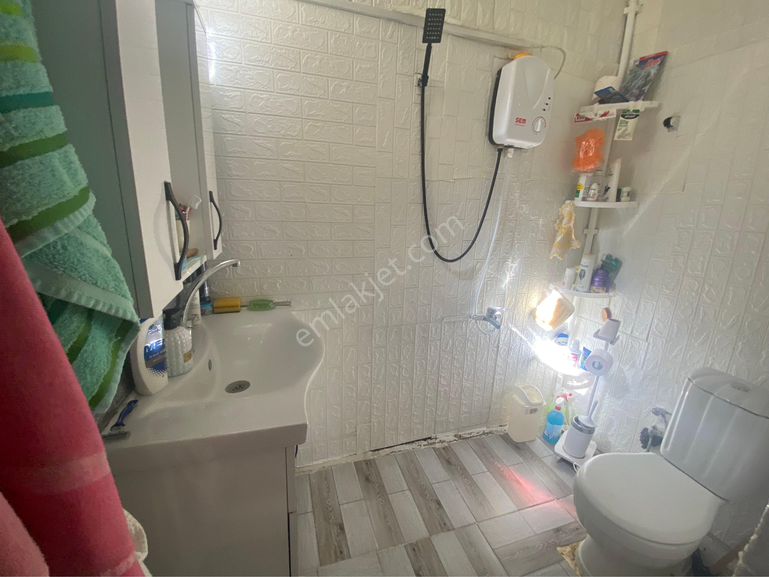 Cumhuriyet De 75m 2 Kat Ve 1 Teras Kat. 2 Şer Odslı Ferah Ve Temiz Ev - Görsel 24