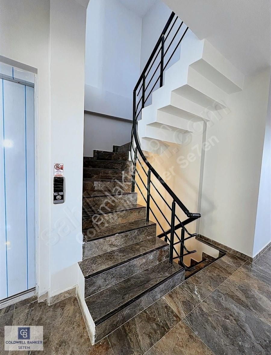 Selimpaşa'da Deniz Kenarında 5+2 Lüks Sıfır Villa - Görsel 28