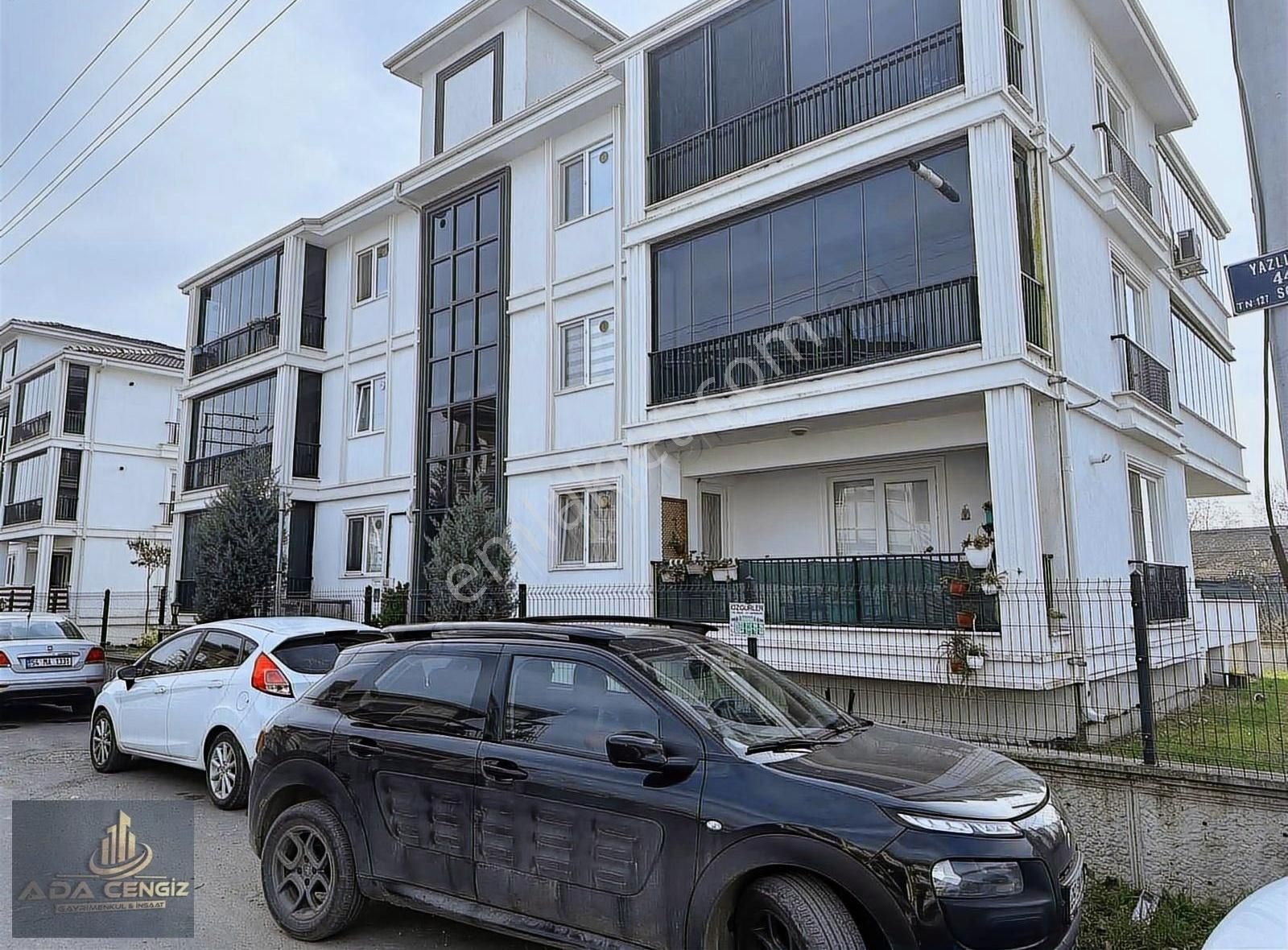 Serdivan Yazlık Mah.3+1 135 M2 Güney Cephe Ebeveyn Banyolu Daire