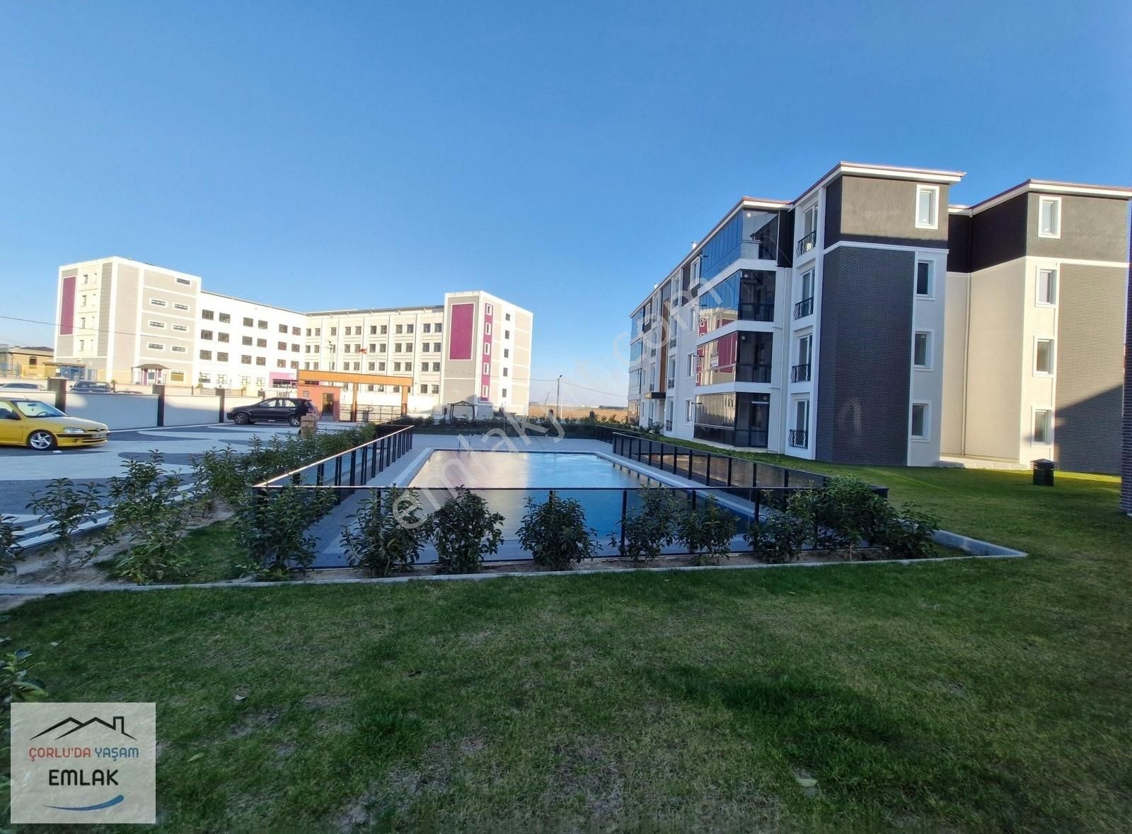 Everest Life Sitesinde Havuz Manzaralı 3+1 Satılık Daire