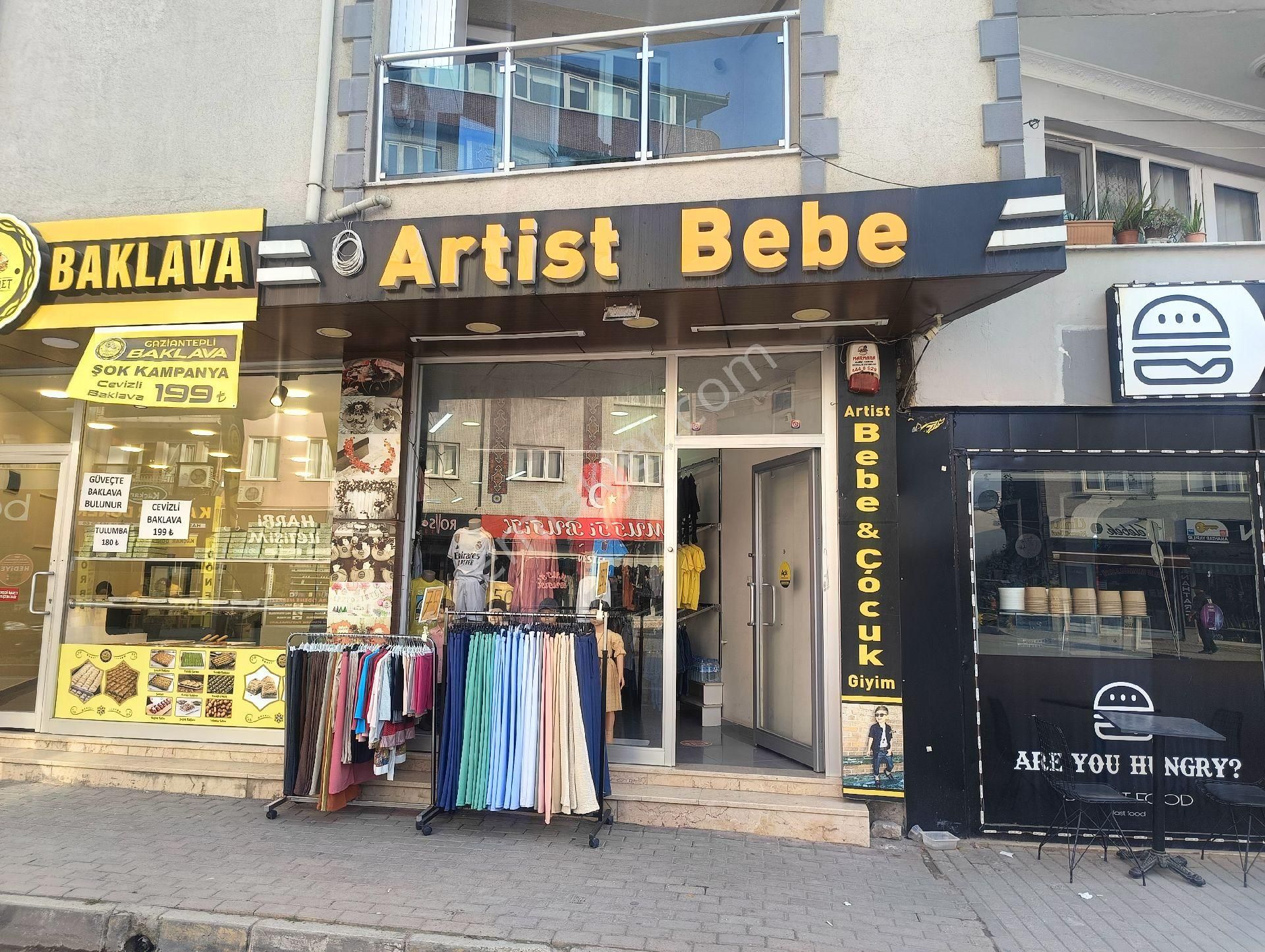 Bursa Gürsü Zafer Caddesine Cephe İş Değişikliği Nedeniyle Devren Satılık Giyim Mağazası