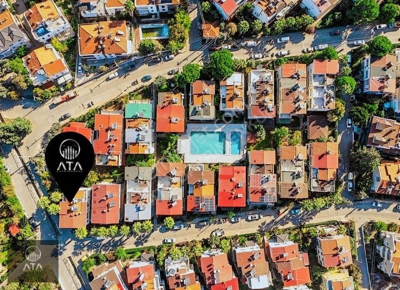 Ata'dan Armutalanda Havuzlu Sitede Bahçeli 3+1 Tripleks Villa