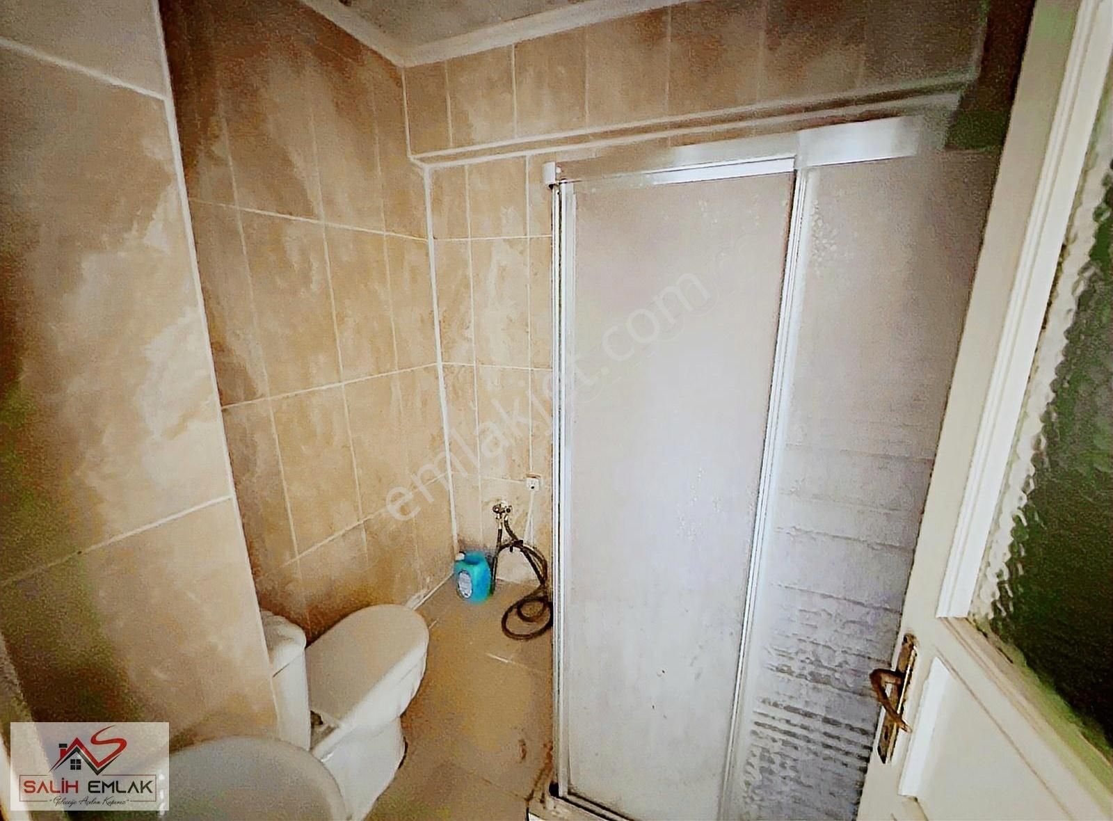 Salih Emlak,tan Yenibosna,da Kiralık 5.kat 2+1 Daire Aileye