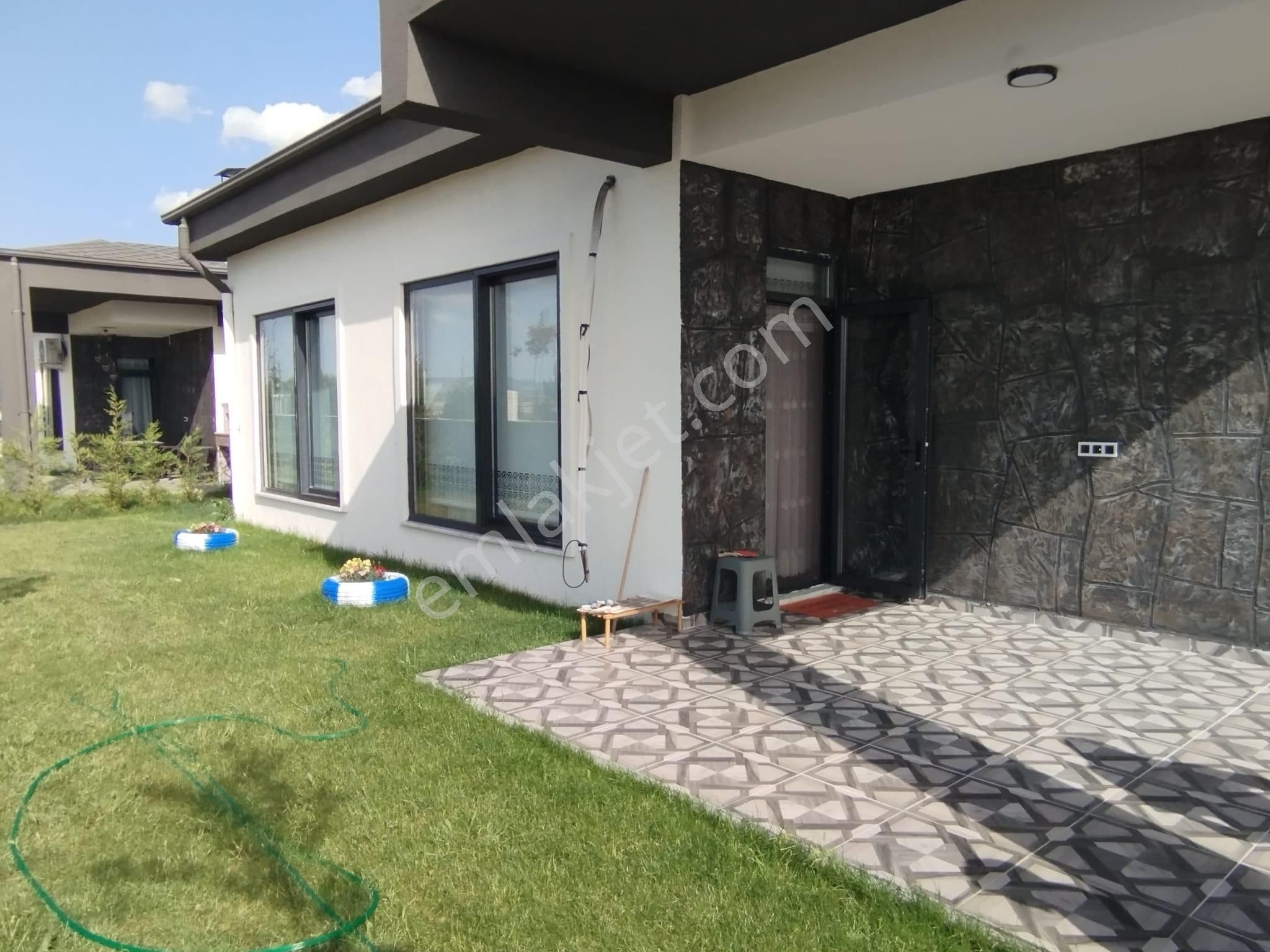 Afyon Üçok Emlaktan İhsaniye De Satılık 350m Arsa İçinde Villa