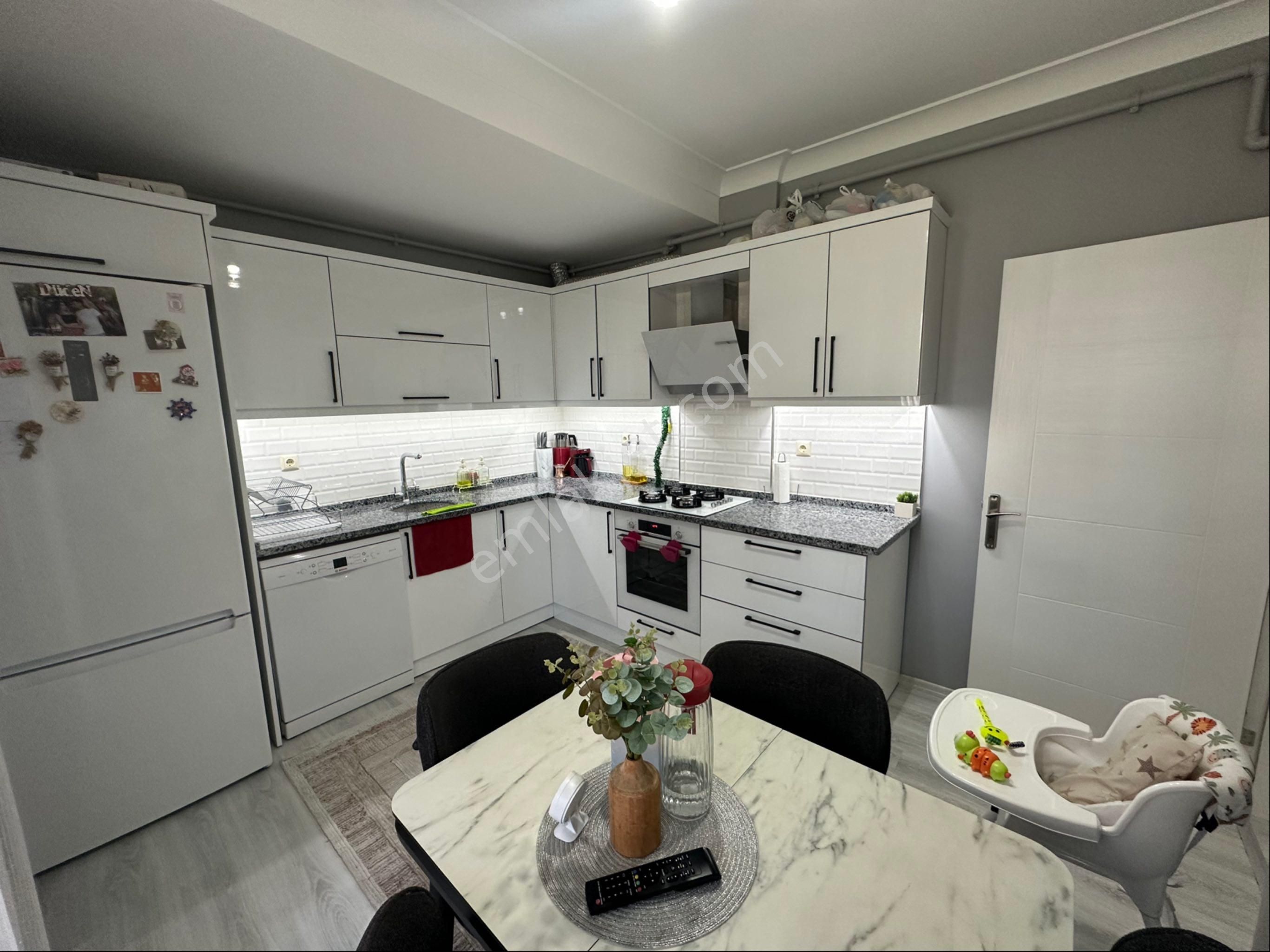 Cumhuriyet Mahallesinde Satılık 2+1 Daire