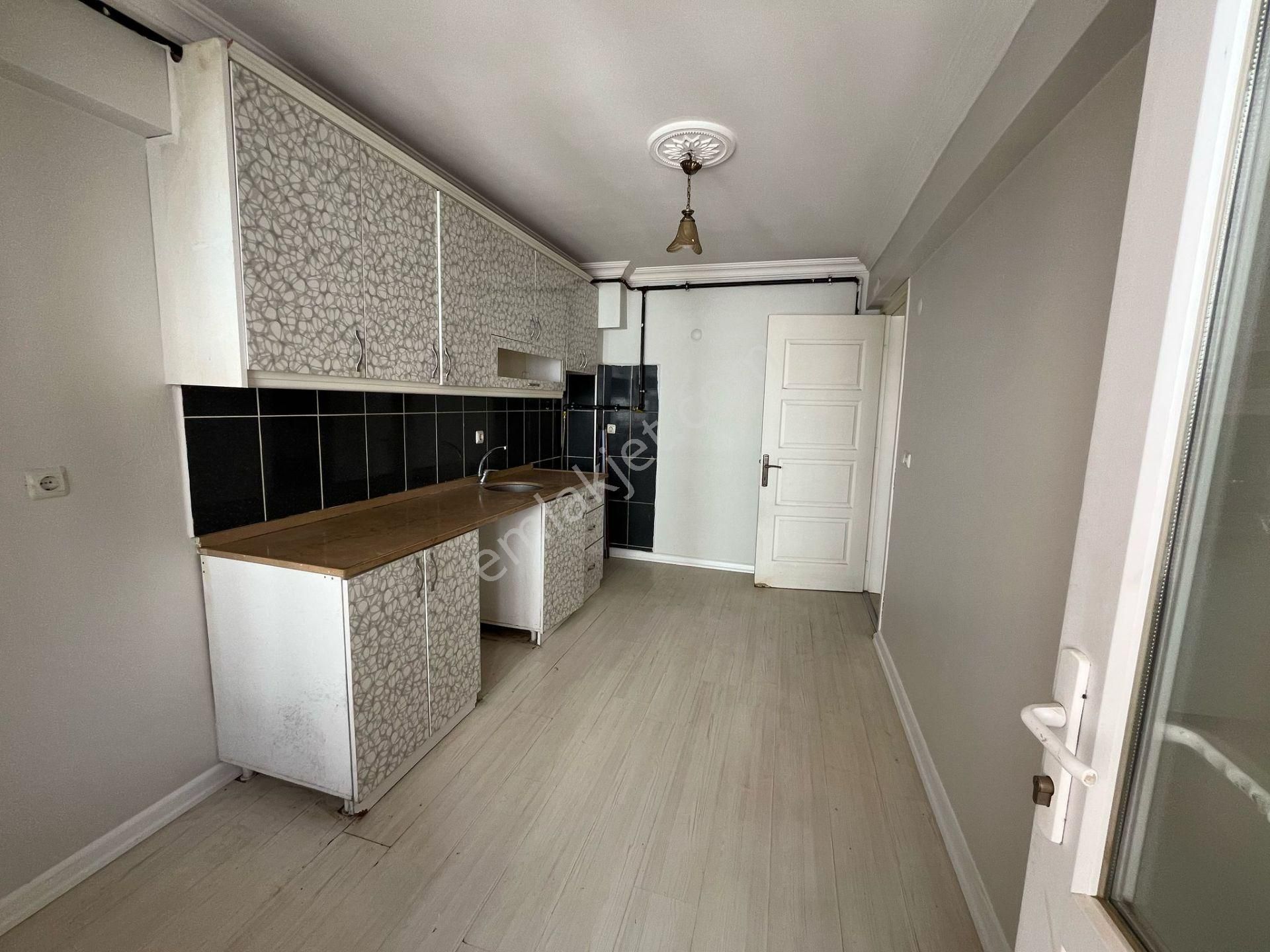 🏡sakarya Mahallesi 🏡 ✅2+1 85 M2 5 Katlının 3 Katı ❇️ Kombi Dagalgazlı