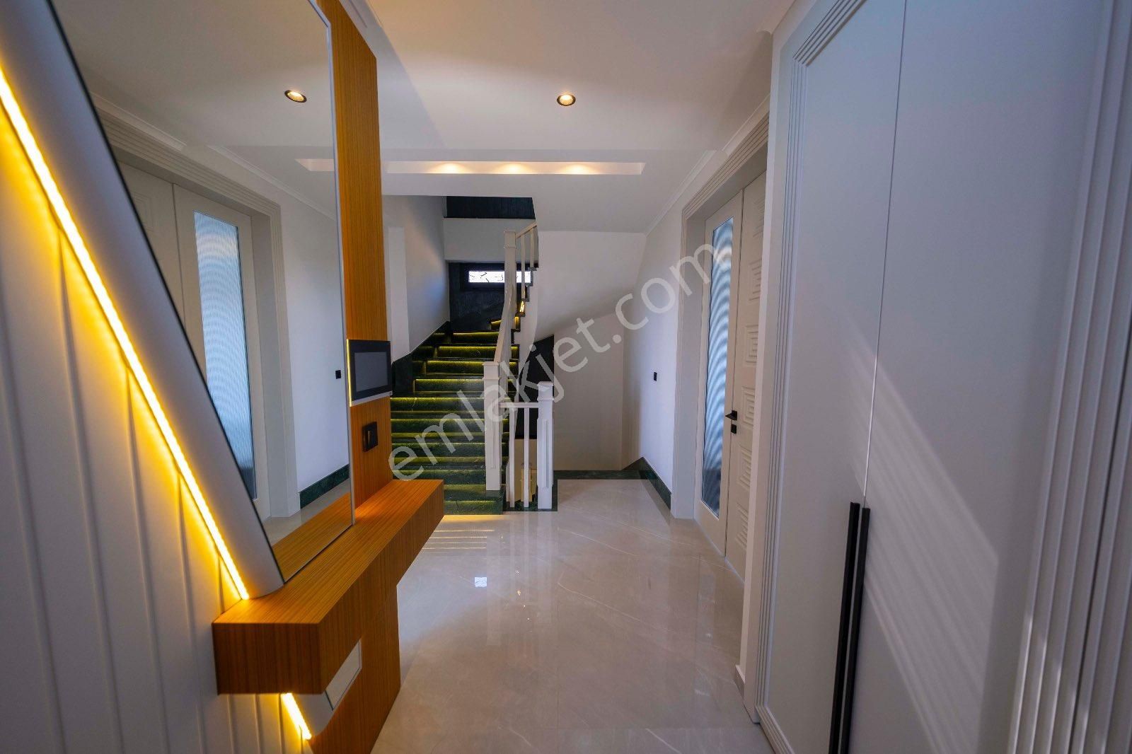 Altınoluk'ta Satılık Özel Yapım Süper Lüks Villa - Görsel 16