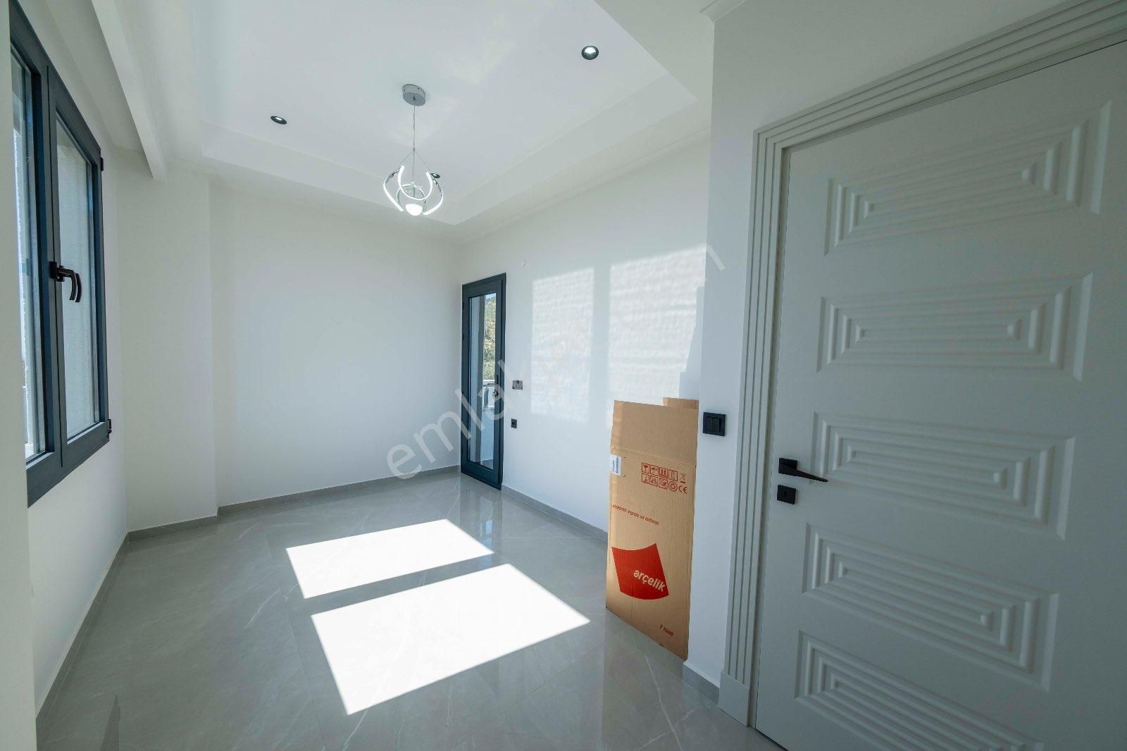 Altınoluk'ta Satılık Özel Yapım Süper Lüks Villa - Görsel 21