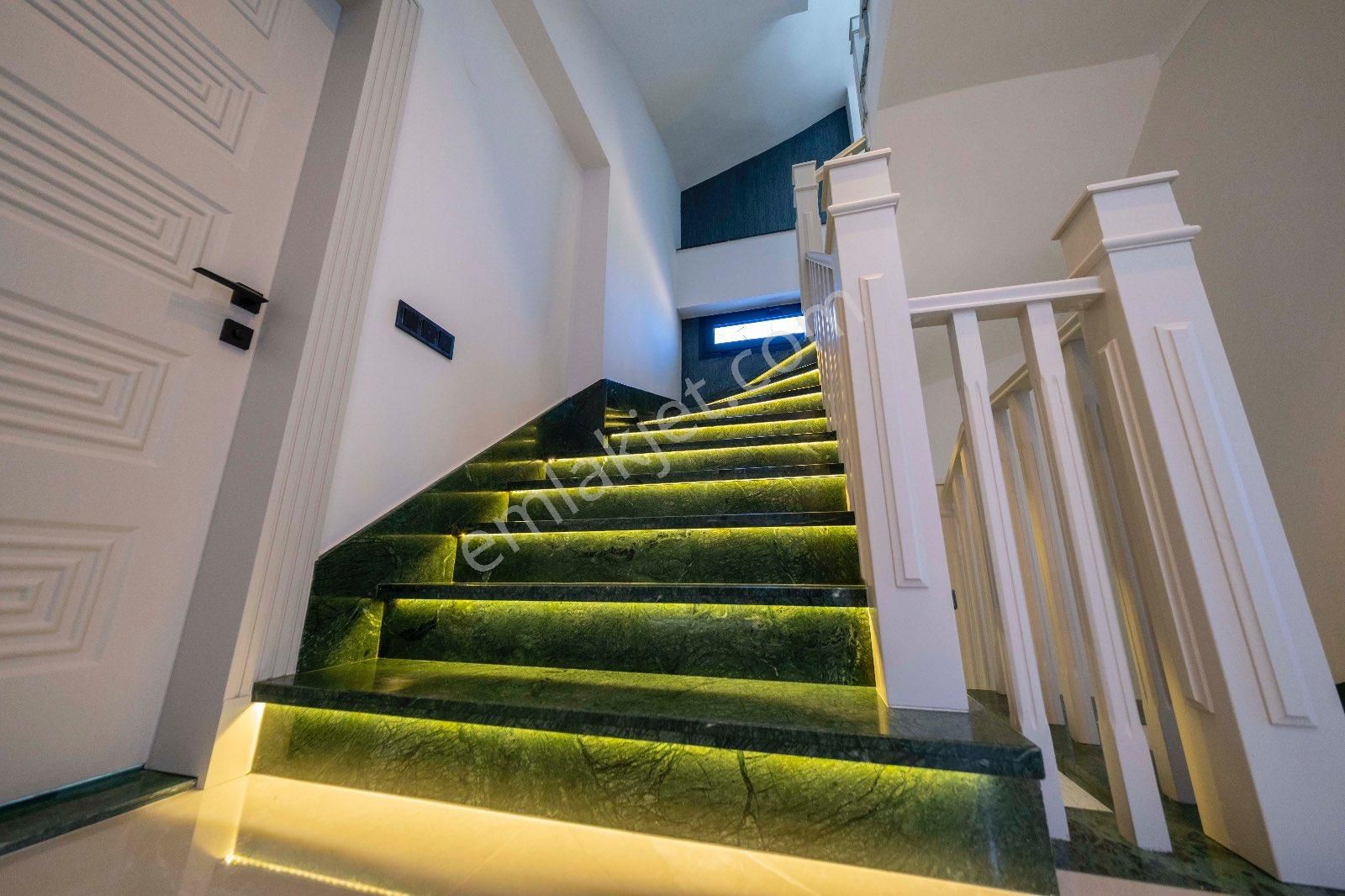 Altınoluk'ta Satılık Özel Yapım Süper Lüks Villa - Görsel 26