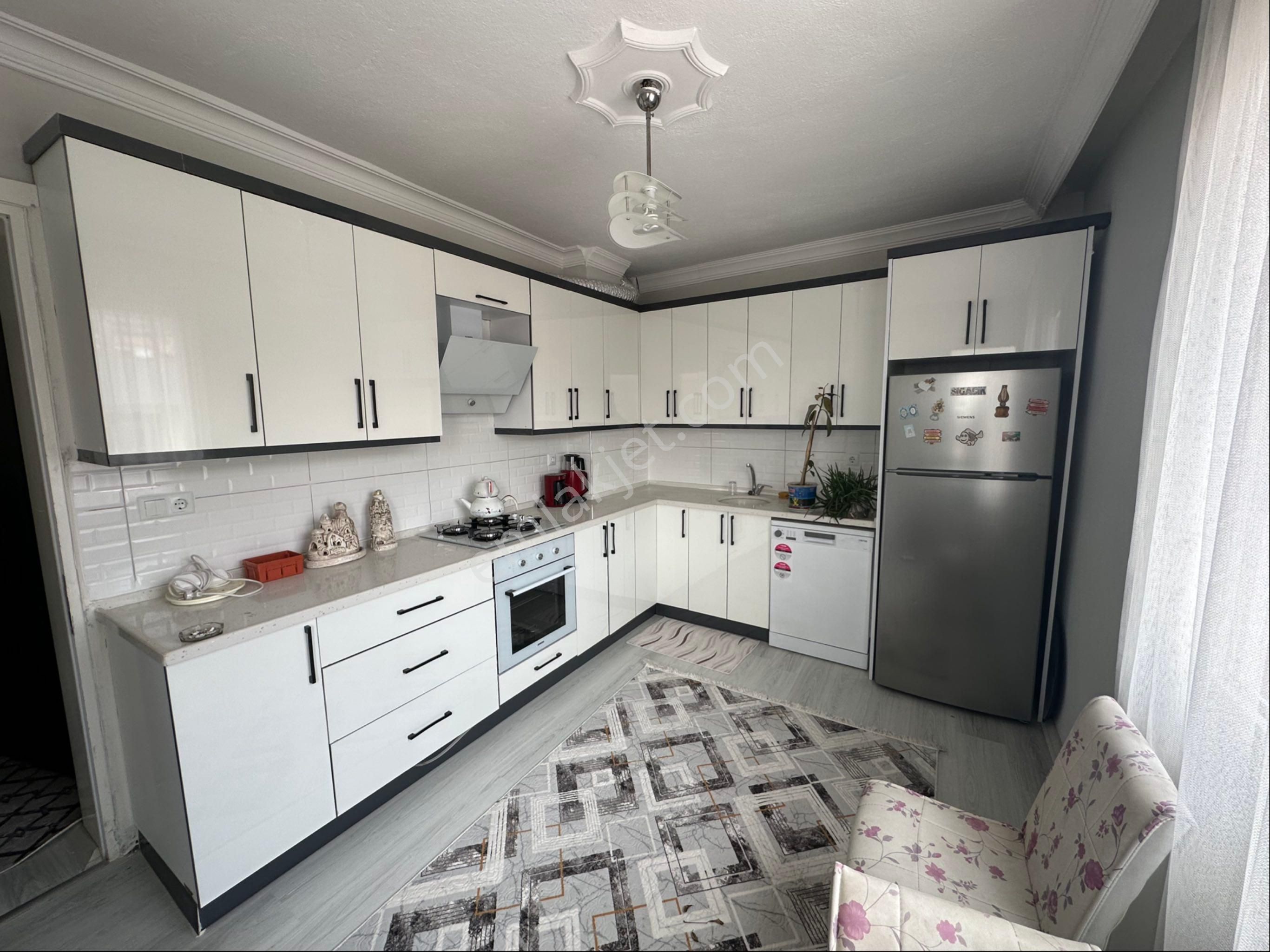 Manisa Akhisar Hacıishak Mahallesinde Satılık Bakımlı 3+1 Daire