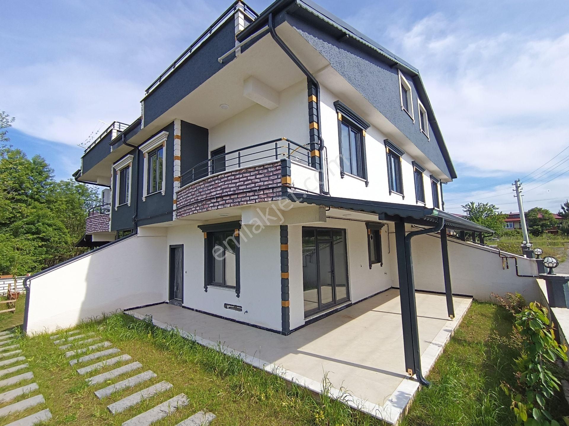 5+1 Yerden Isıtmalı, Bahçeli , Denize Yakın Tripleks Villa