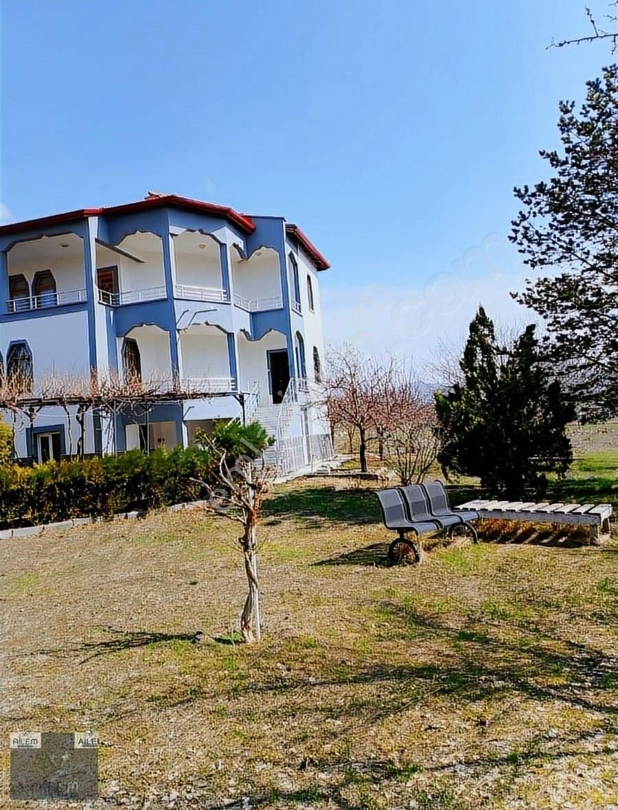 Turan'da Satılık 3 Katlı Villa - Görsel 18