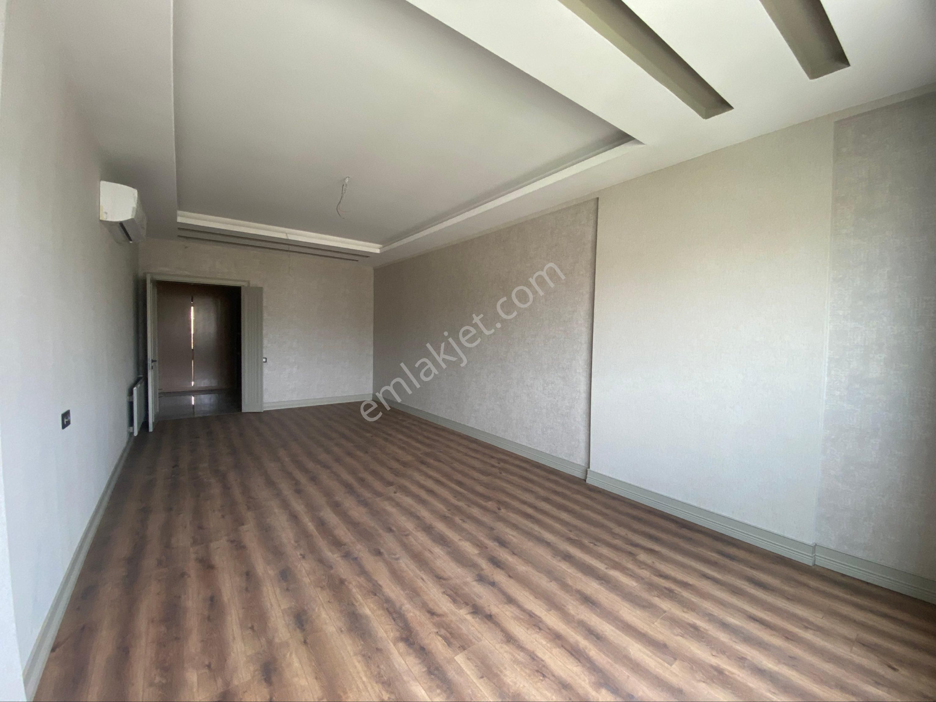 Cadde 17 Emlaktan Satılık 4+1 Lüks Daire