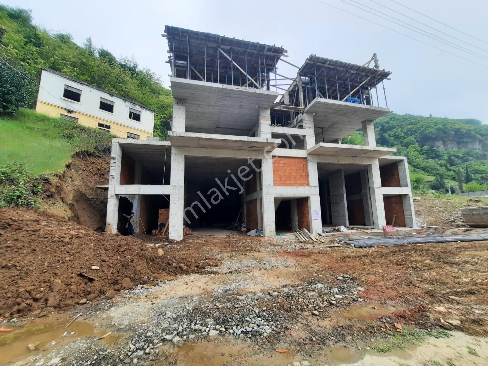 Trabzon Esiroğlu Cadde Üzerinde Satılık Komple Bina - Görsel 3