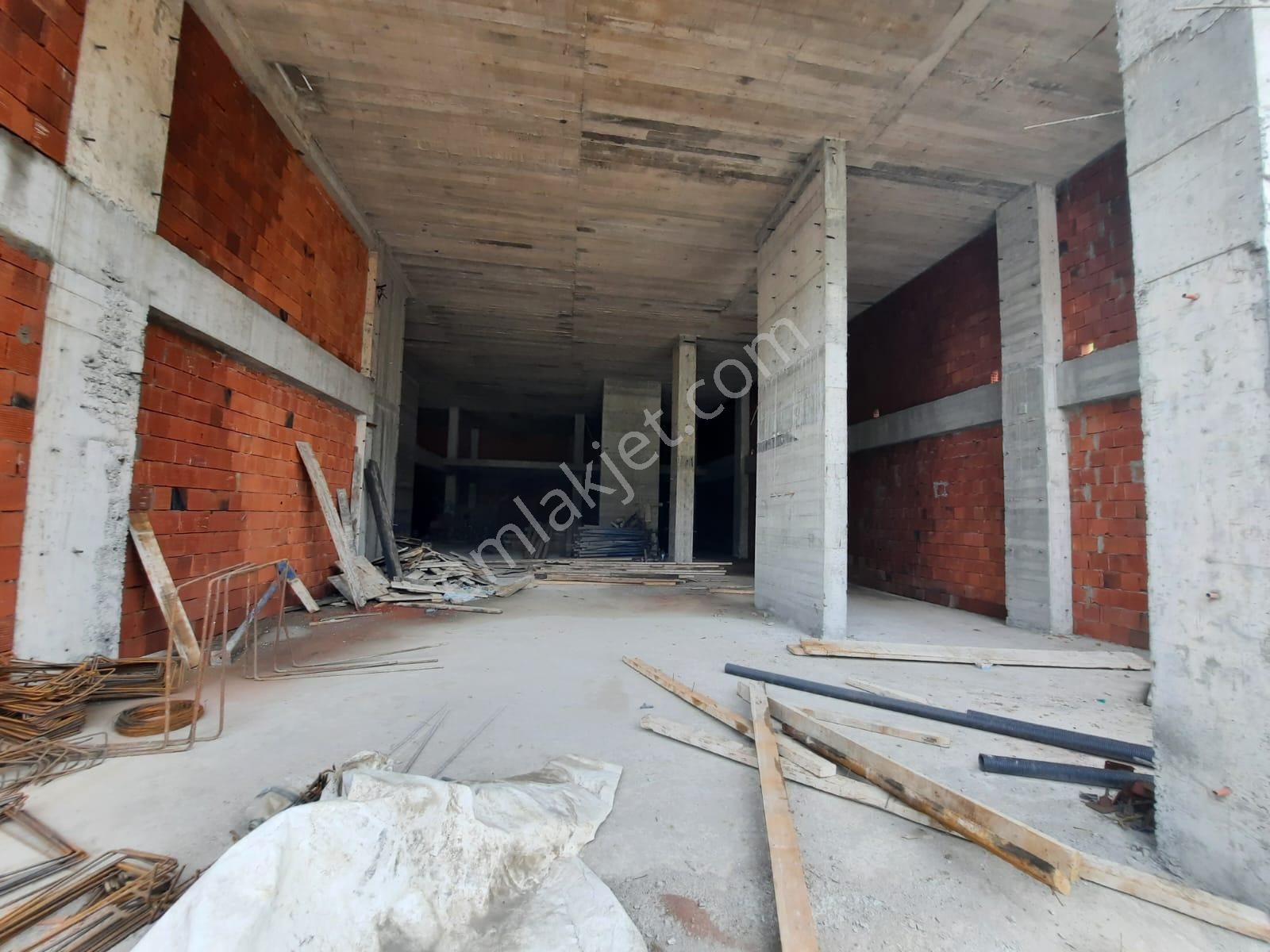 Trabzon Esiroğlu Cadde Üzerinde Satılık Komple Bina - Görsel 15