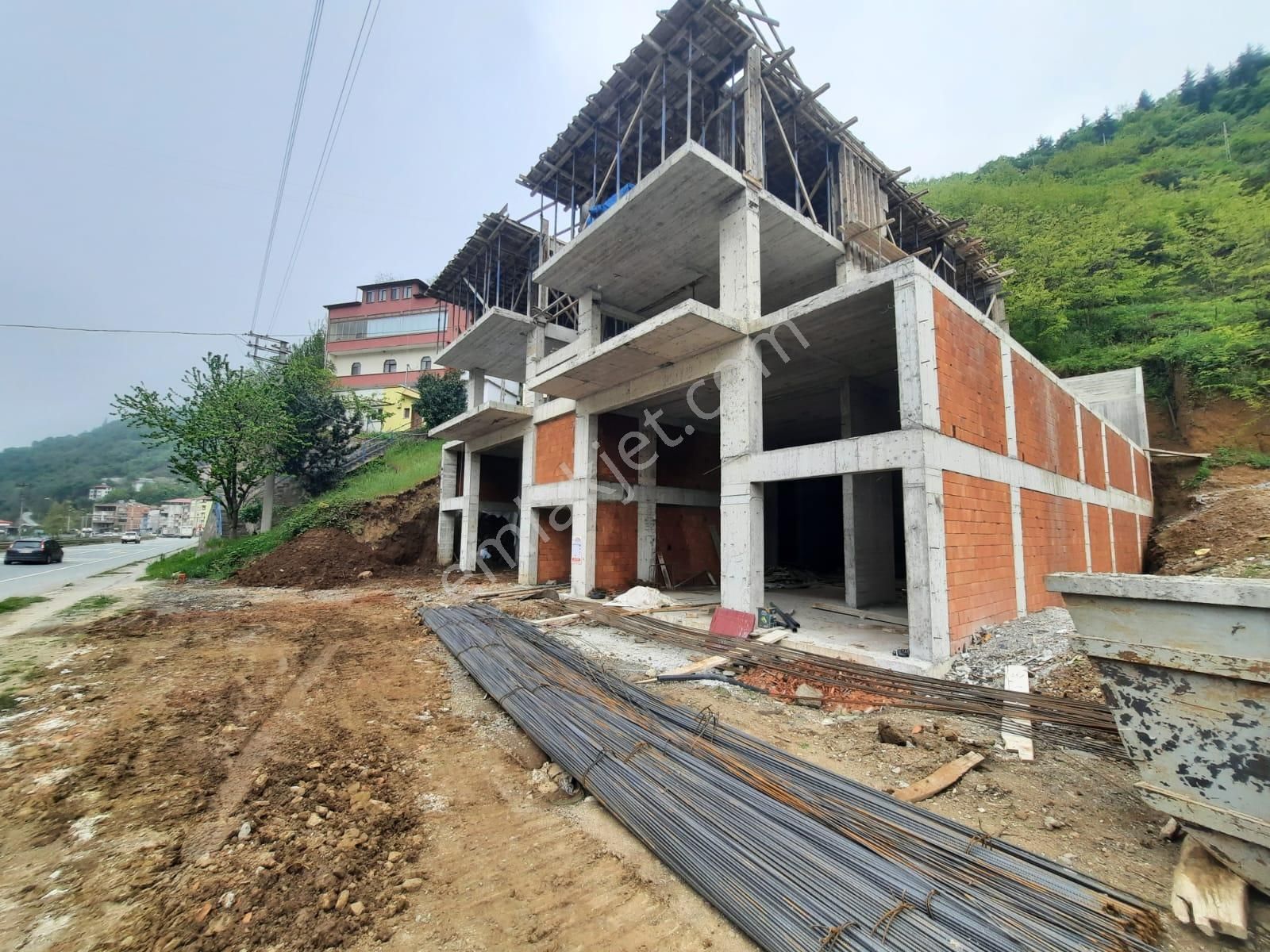 Trabzon Esiroğlu Cadde Üzerinde Satılık Komple Bina - Görsel 2