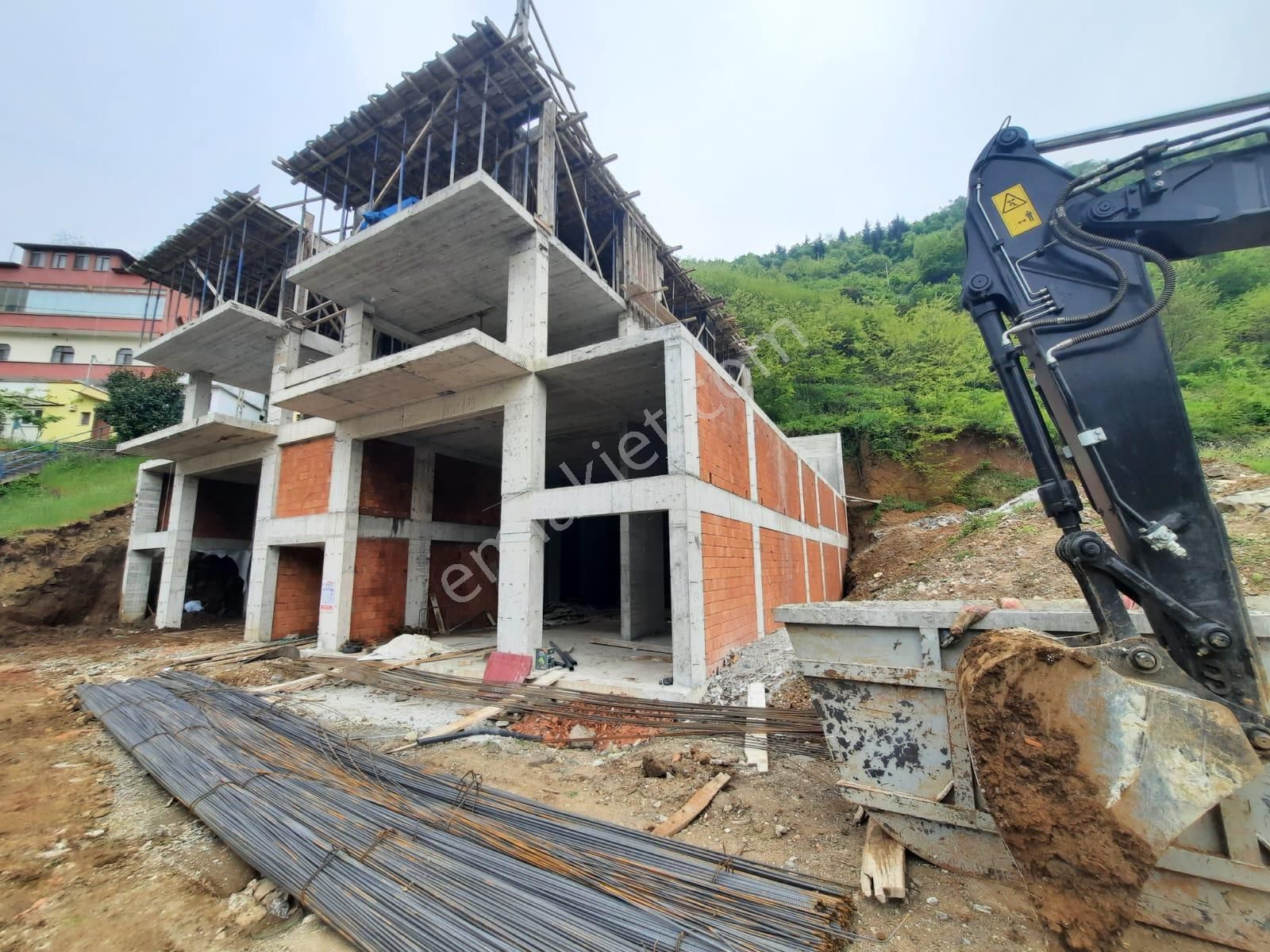 Trabzon Esiroğlu Cadde Üzerinde Satılık Komple Bina