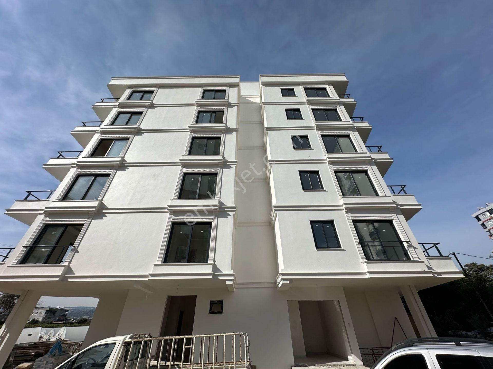 Ata'dan Erdemli'de Hastaneye Yakın 2+1 Satılık Daire