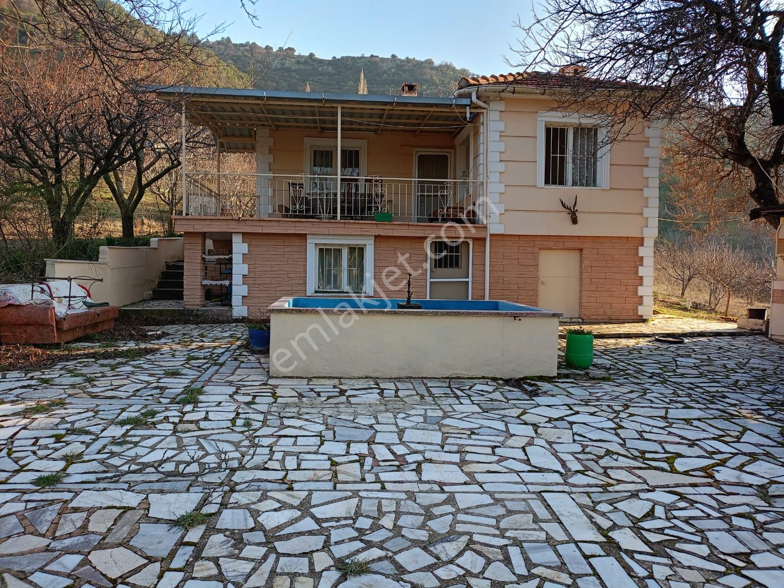 Spil Sultan Yaylasında 5.600 M2 Kirazlık , 2+1 Ev , Elektrik + Su Mevcut