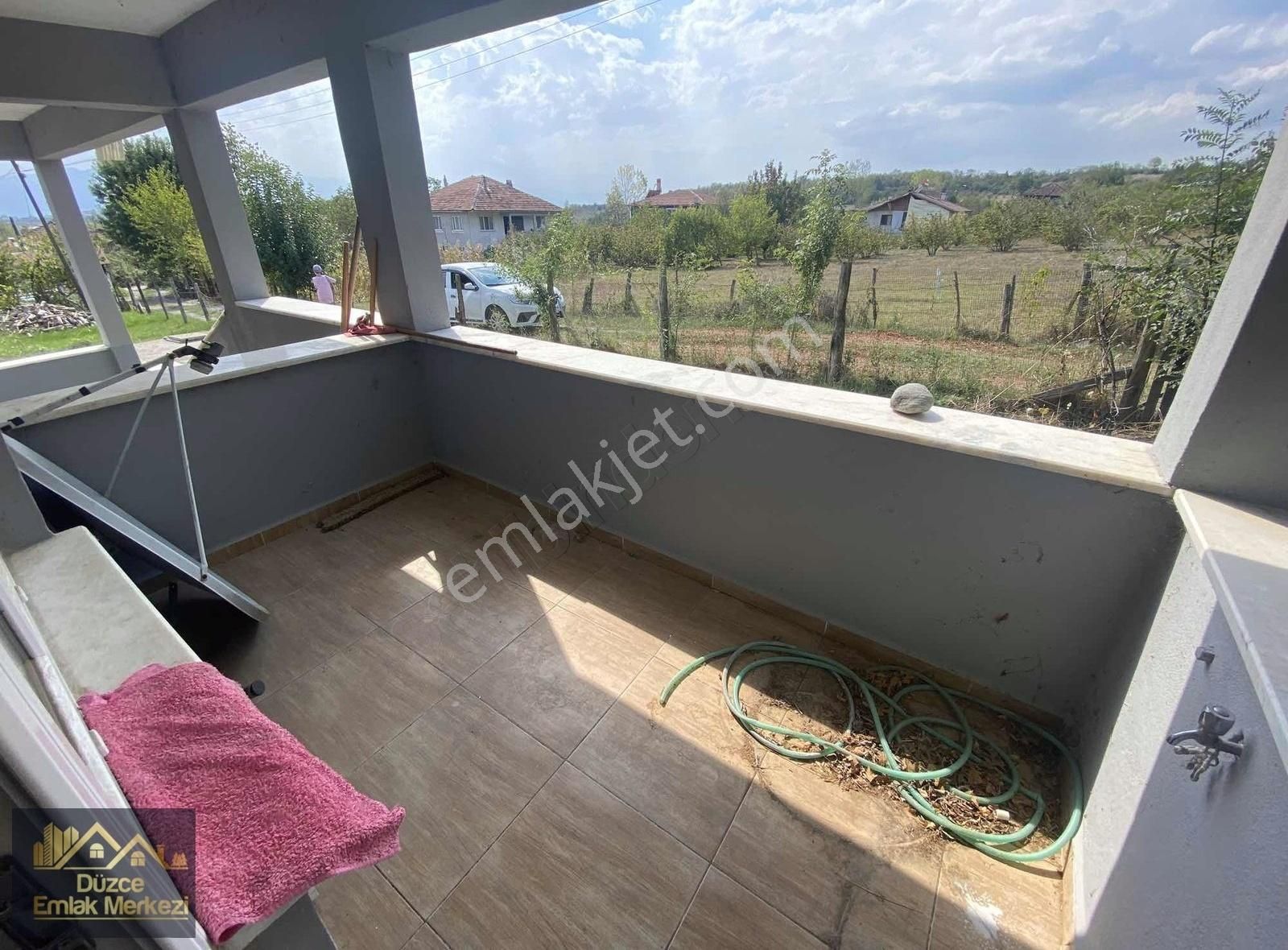 Akyazı Mahallesinde 298 M2 Arsa İçinde Tek Katlı Satılık Ev