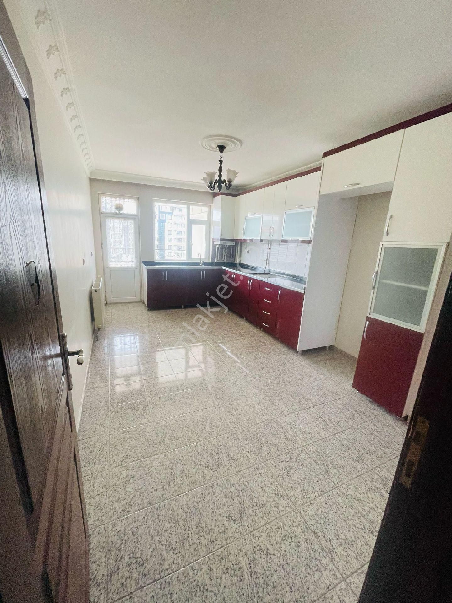 Ceylan Avm Karşısı Kiralık 3+1 Masrafsız Daire