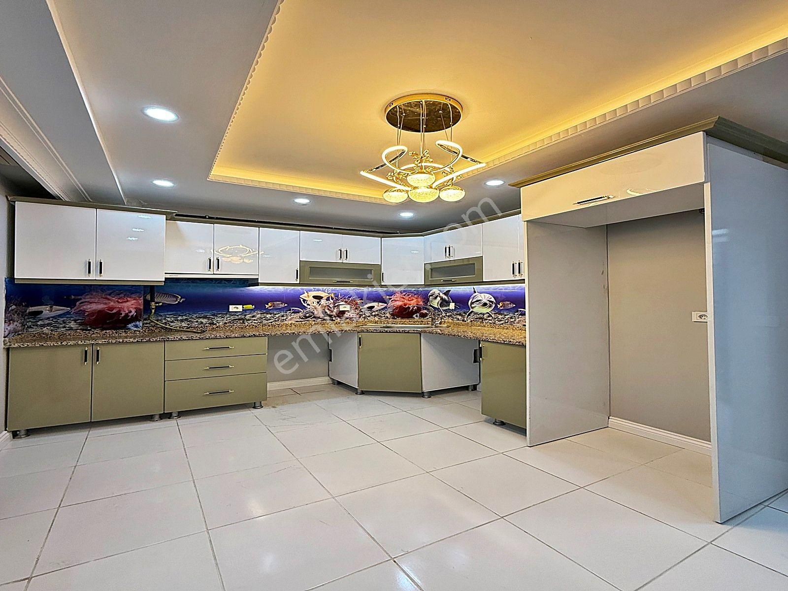 120 M2 Metrobüse Yürüme Mesafesinde Lüx Dekorlu Geniş Ailelerin Göz Bebeği Satışta!