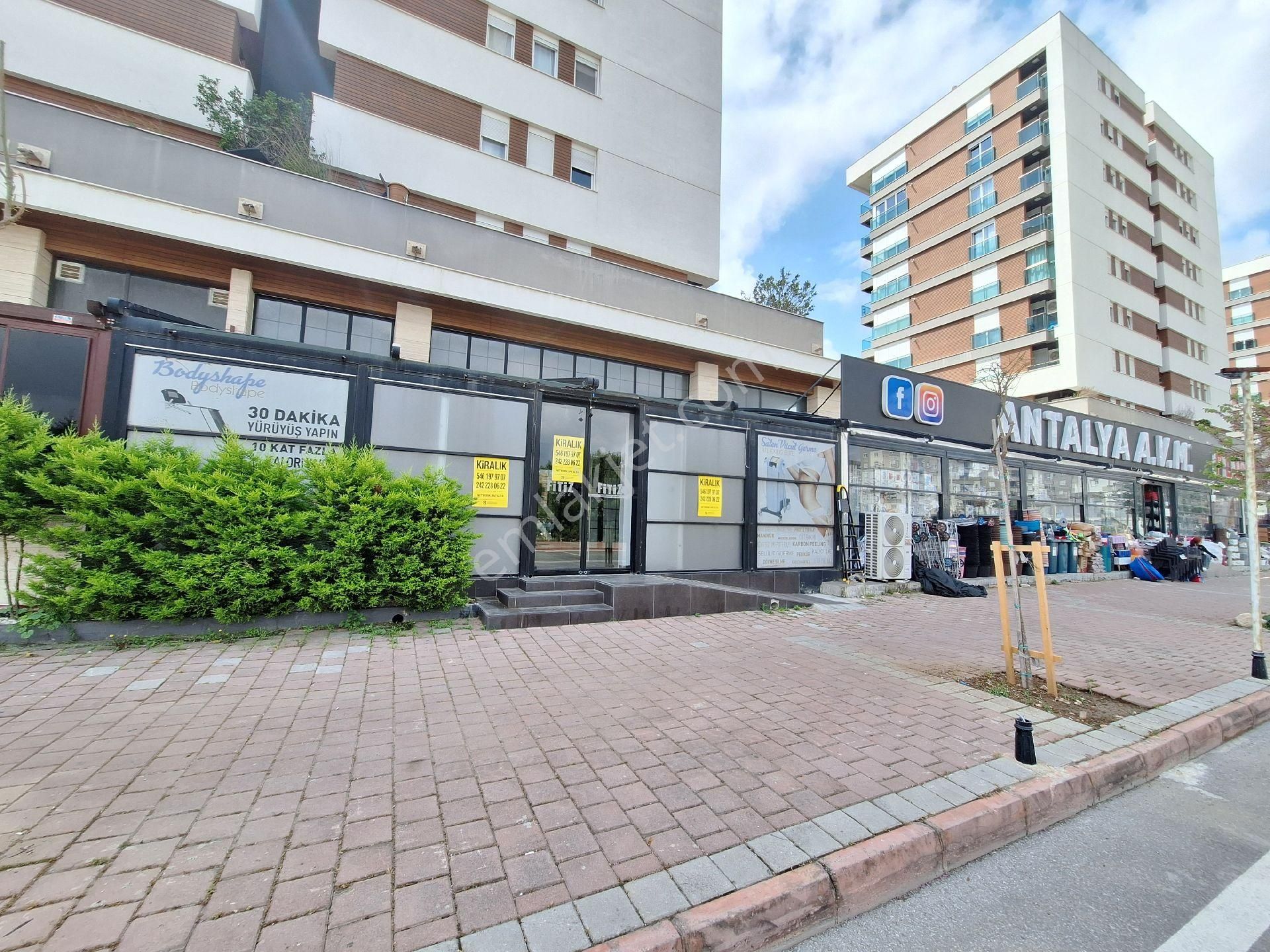 Antalya Konyaaltı Uncalı Mahallesinde Toroslar Caddesi Üzeri Yol Cepheli 400m2 Kiralık Dükkan