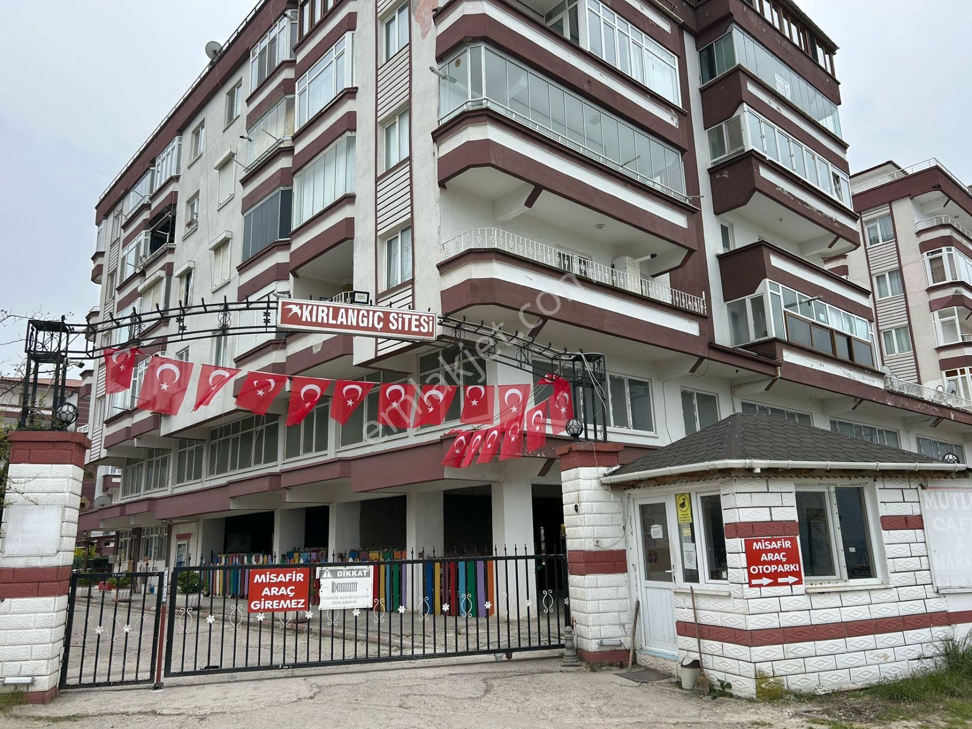 Yasemın Emlaktan Asansörlü Deniz Manzaralı 2+1 Daire