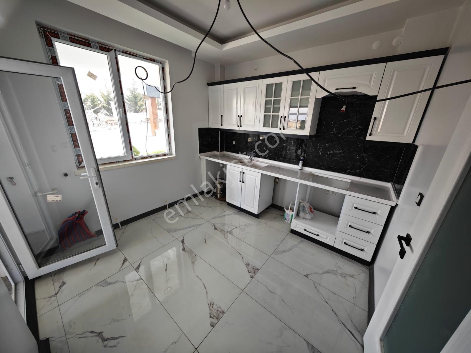 Beşikkaya'da At Çiftliği Yakınında Asansörlü 2+1 Satılık Sıfır Daire !! - Görsel 2