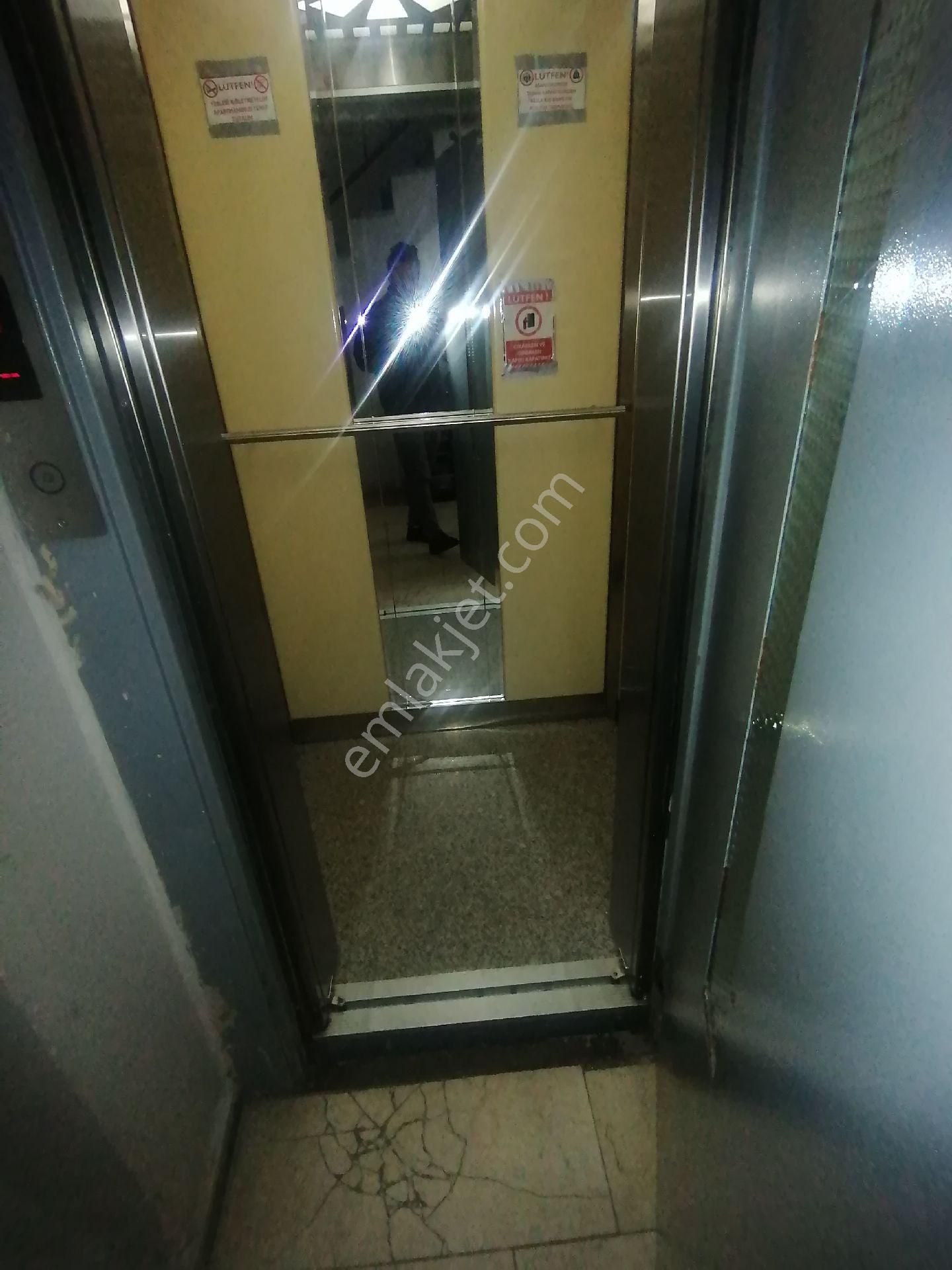 Ümraniye Atatürk Mahallesi Yamanevler Çarşıda Metro Yürüme Mesafesi Bekara Yabancı - Görsel 3