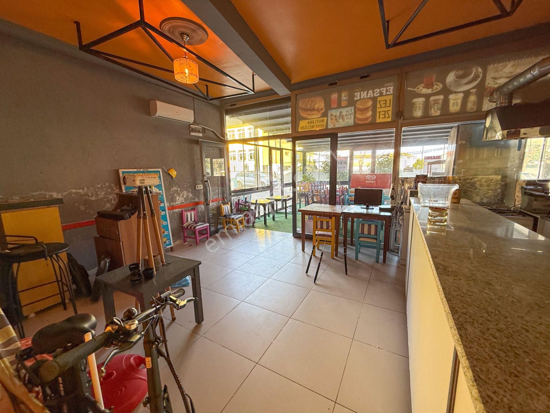 Kumbağ Cadde Üstünde Devren Kiralık Taksim Islak Burger Dükkanı