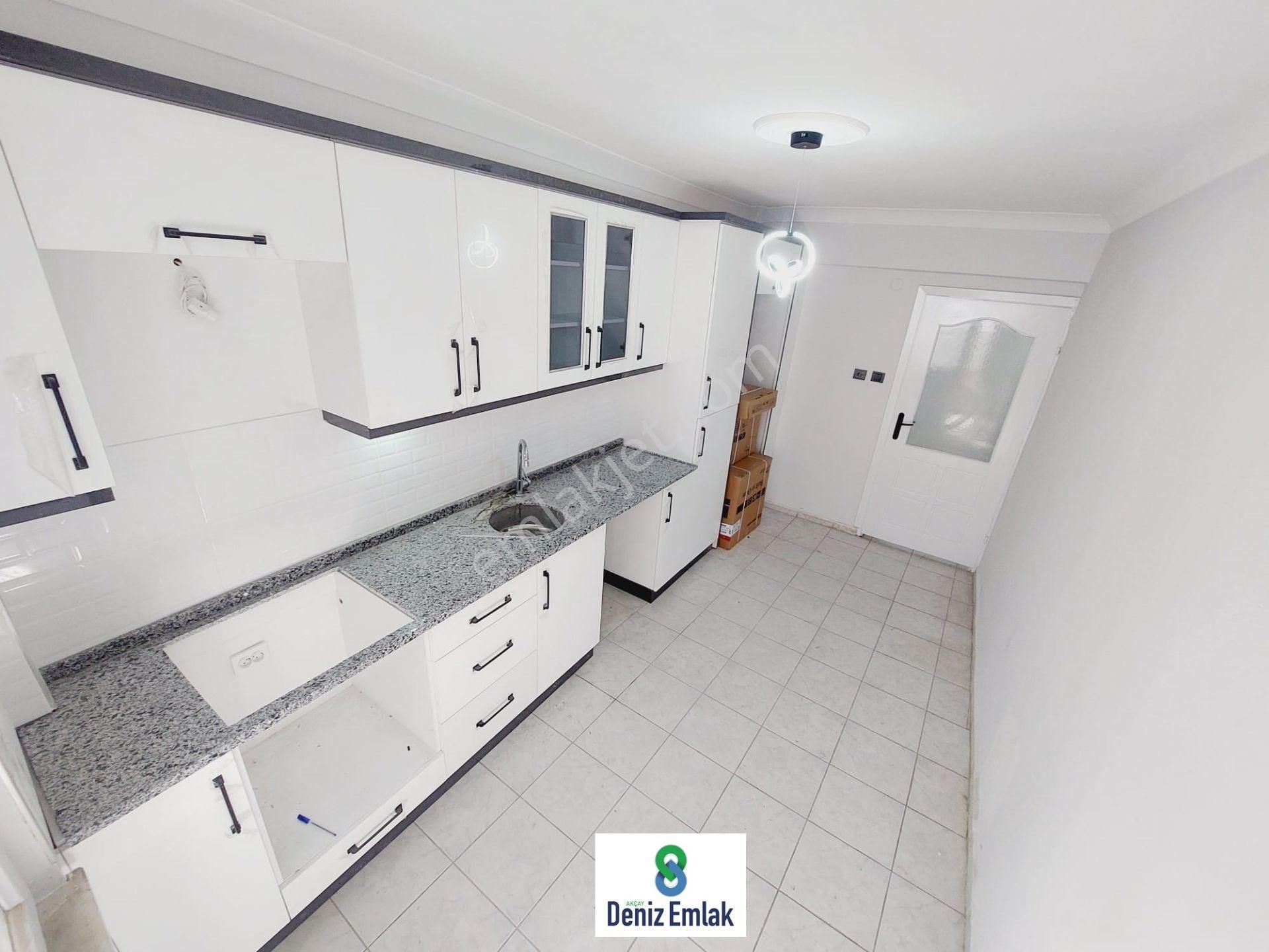 Denizden Akçayda Arakat Geniş Satılık 2+1 Daire.