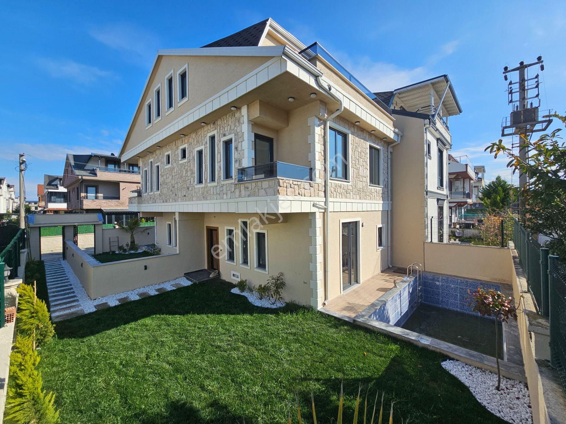 3+1 Denize 5. Parsel , Geniş Bahçeli, Müstakil Havuzlu Satılık Lüks Villa