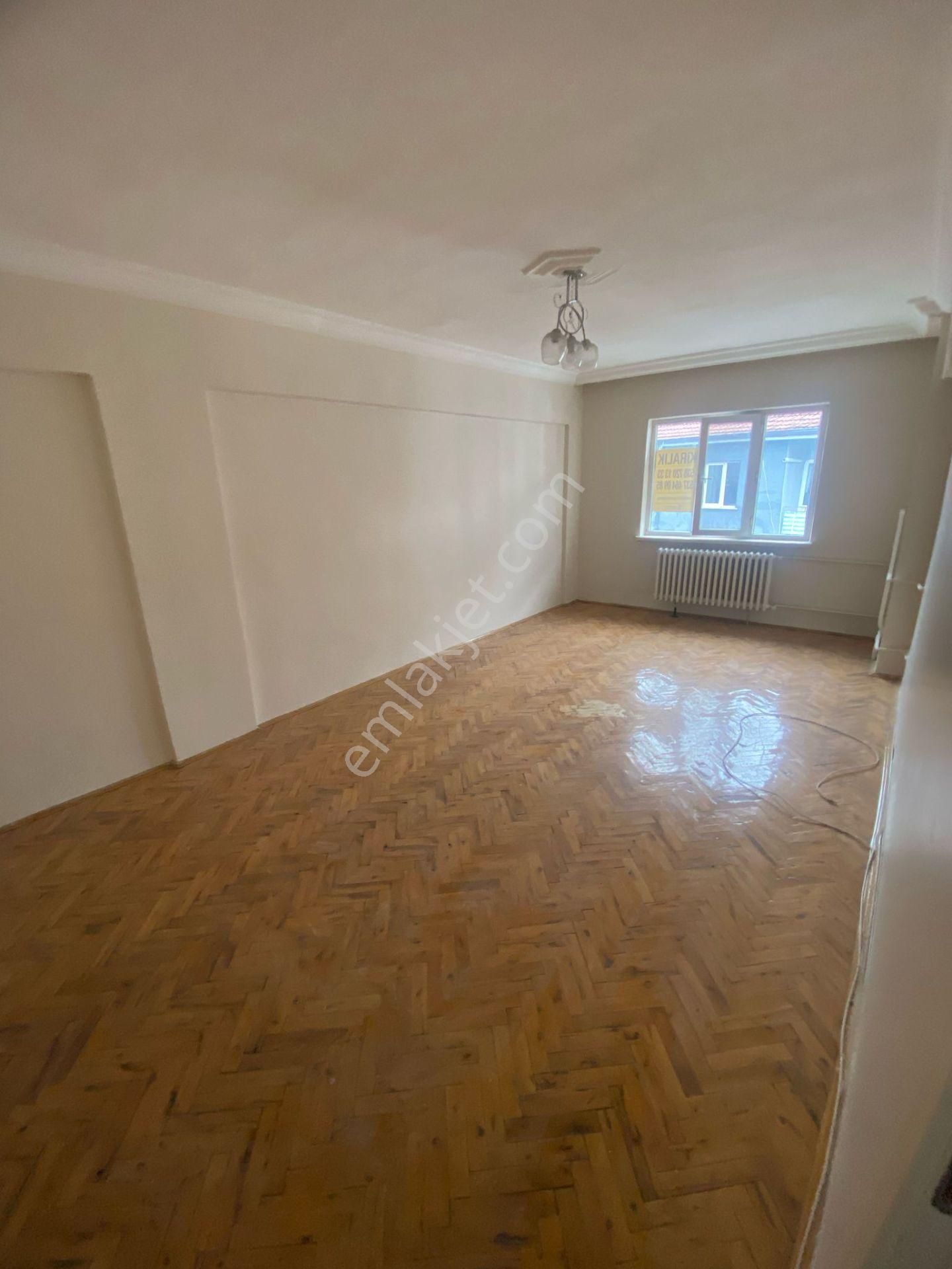 Ömerağa Mahallesinde 3+1 Kiralık Daire
