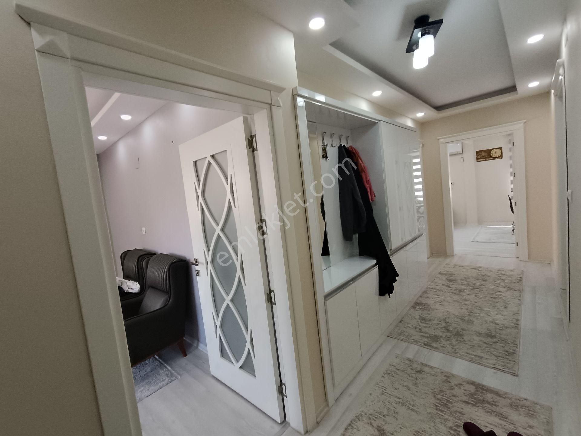 Meydan Mah. Kız Lisesi Yanı Otoparklı Bahçeli 3 Katlı 2+1 Komple Satılık Müstakil Bina - Görsel 2