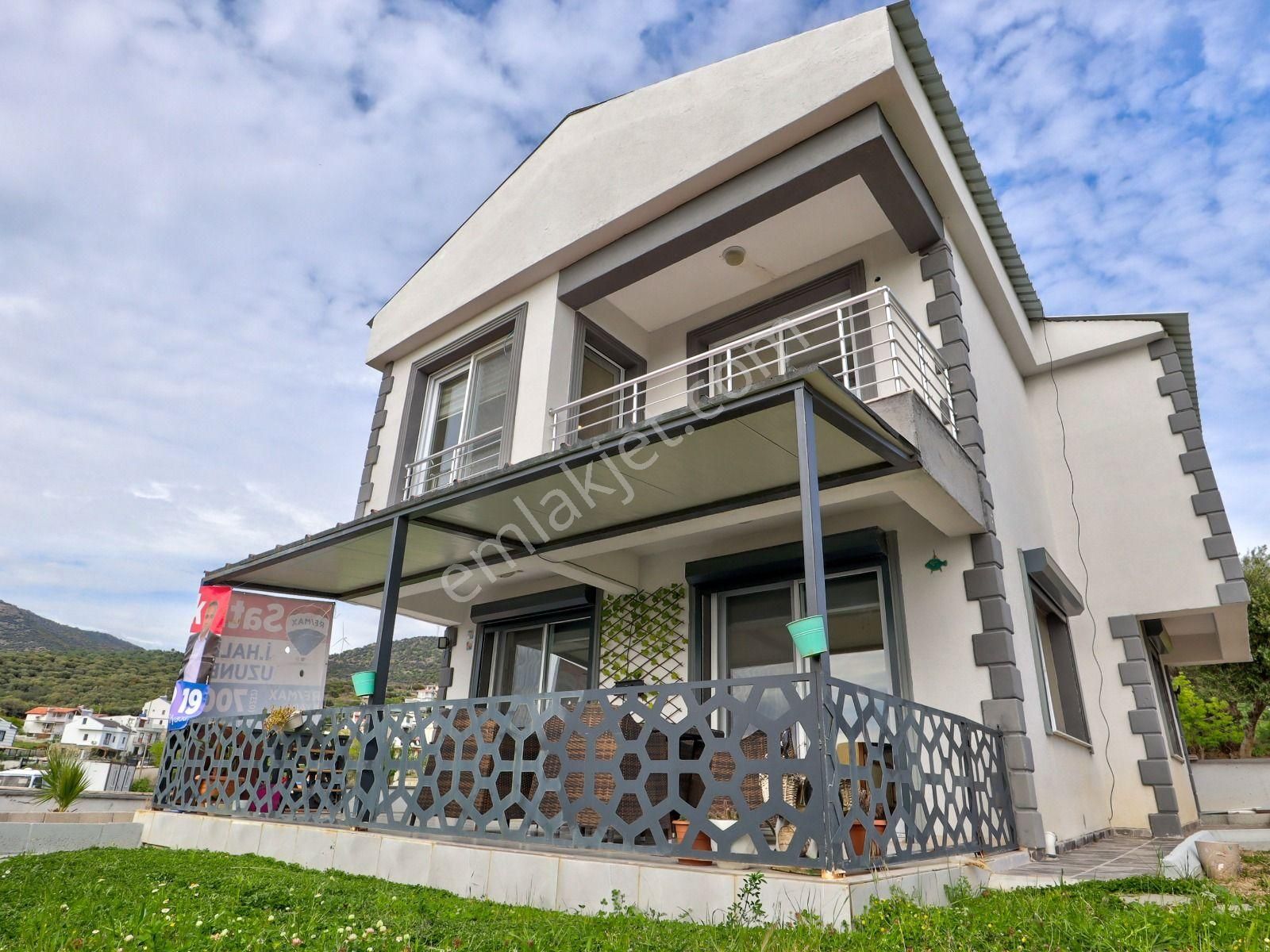 Dikili Çandarlı Bimeyko Sitesinde Deniz Manzaralı 4+1 Villa