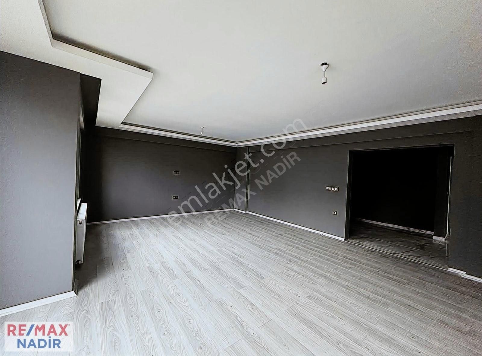 Remax Nadirden Teyyaredüzü Mah. Deniz Manzaralı 3+1 Satılık