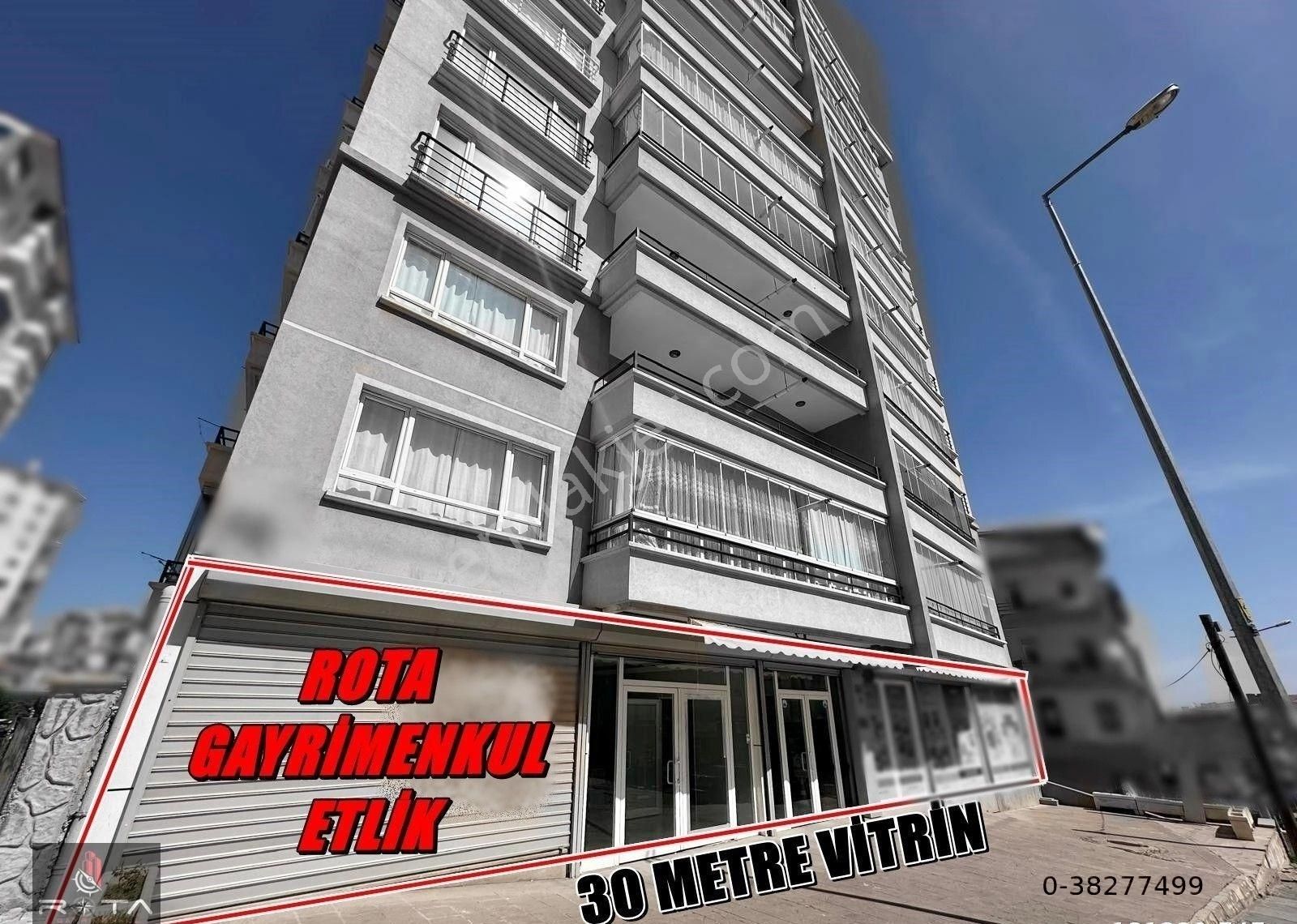 Rotadan Cd. Üzeri Tabela Değeri Yüksek 30 M. Vitrin- 225 M2 Net