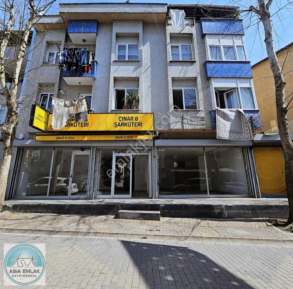 Asia'dan Cadde Üzeri Kiralık Dükkan