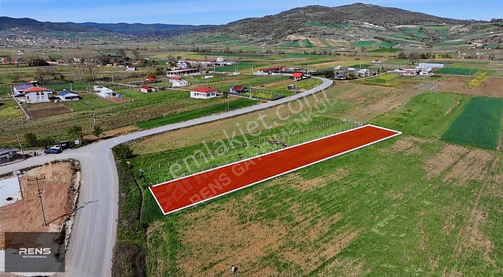 Rens Gayrimenkulden Cuma Köyünde Satılık Tek Tapu Yola Cephe