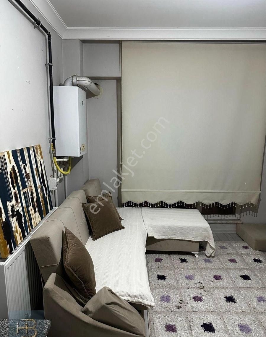Bayrakçeken'den Tabaklar Mah 1+1 Eşyalı Yol Cepheli Daire