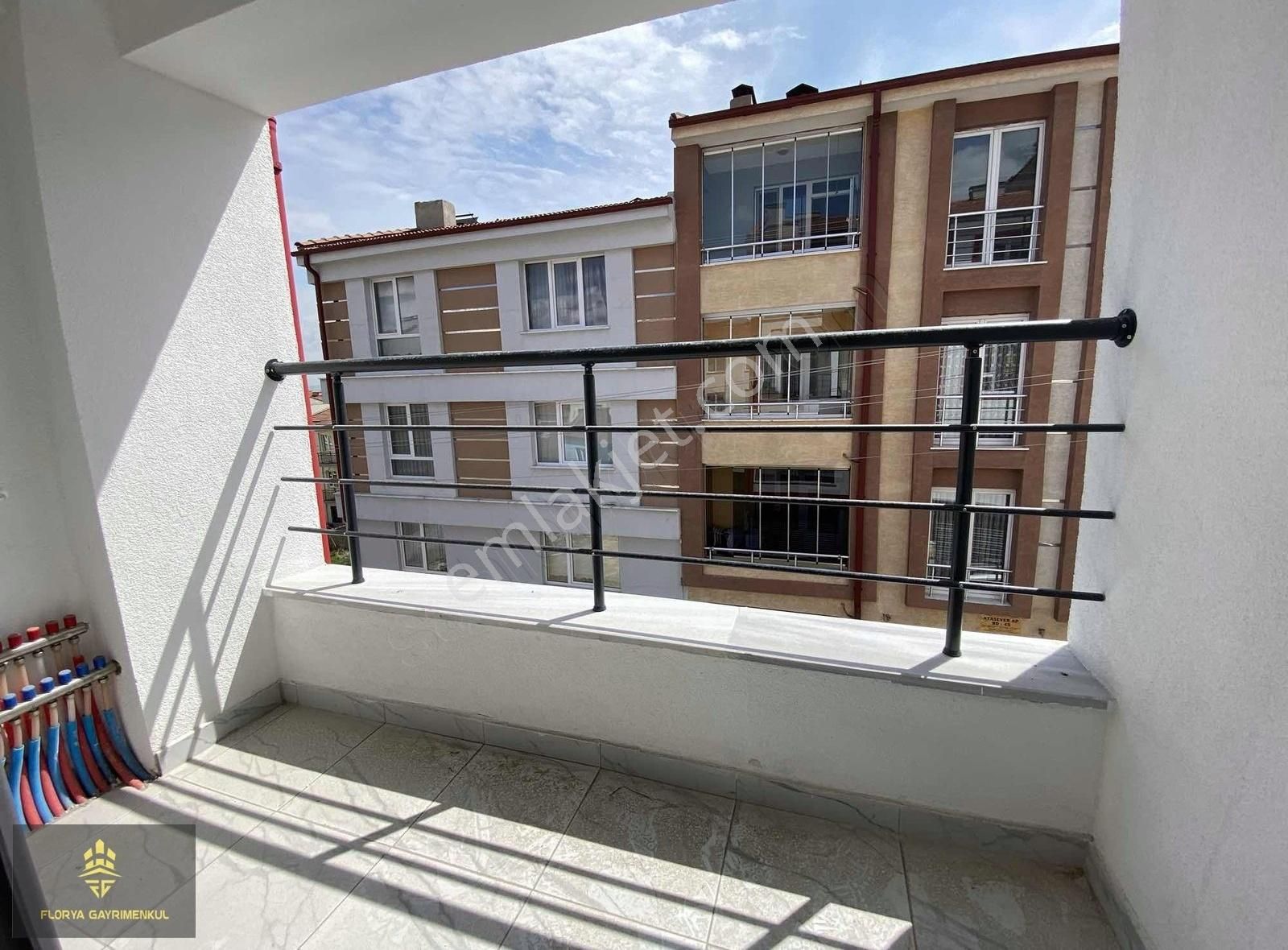 Florya Gm-den Emek'de Kapalı Pazar Yakını Lüks Sıfır3+1 Daire