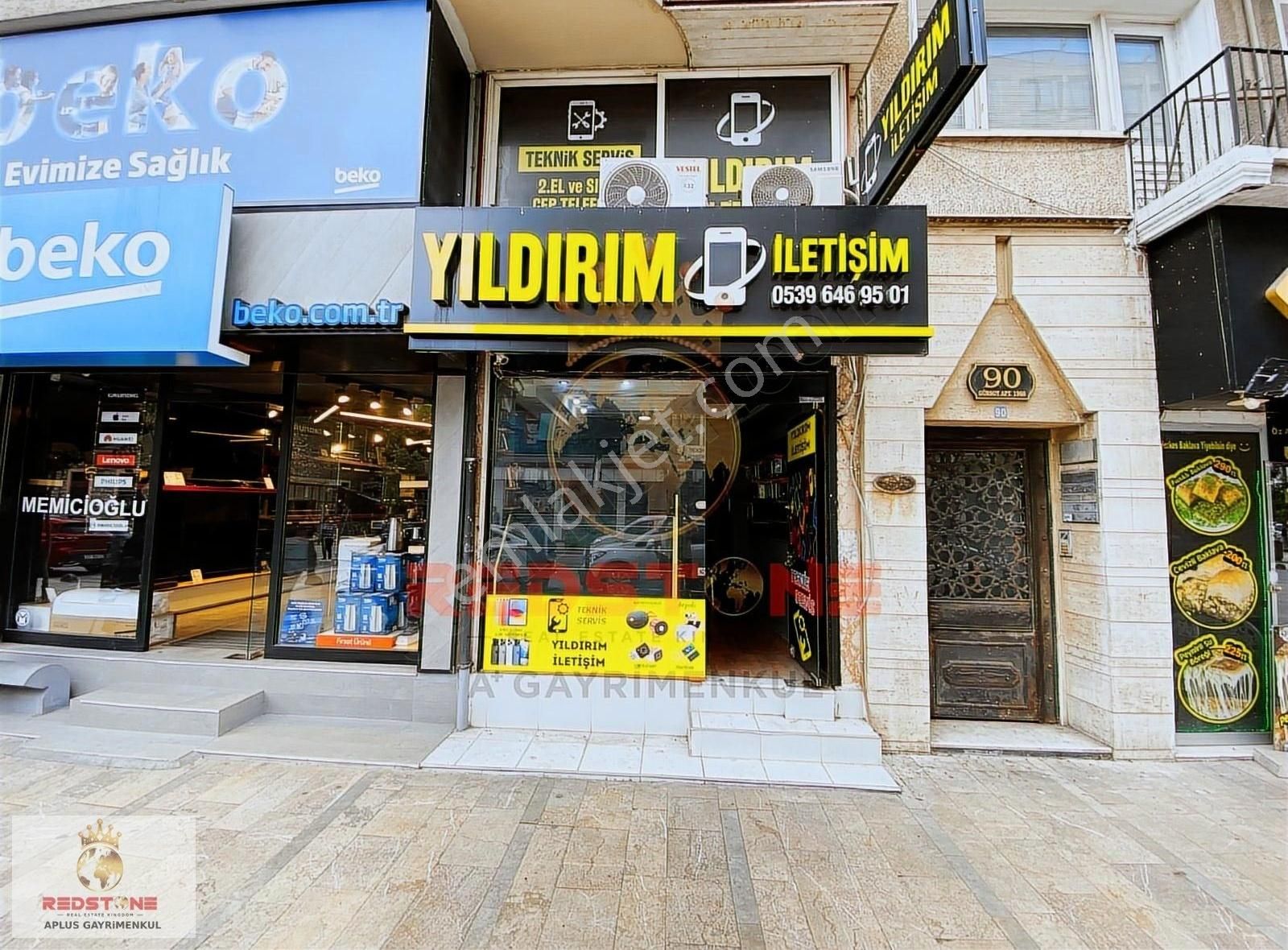 A Plustan İstiklal Caddesinde Satılık Dükkan