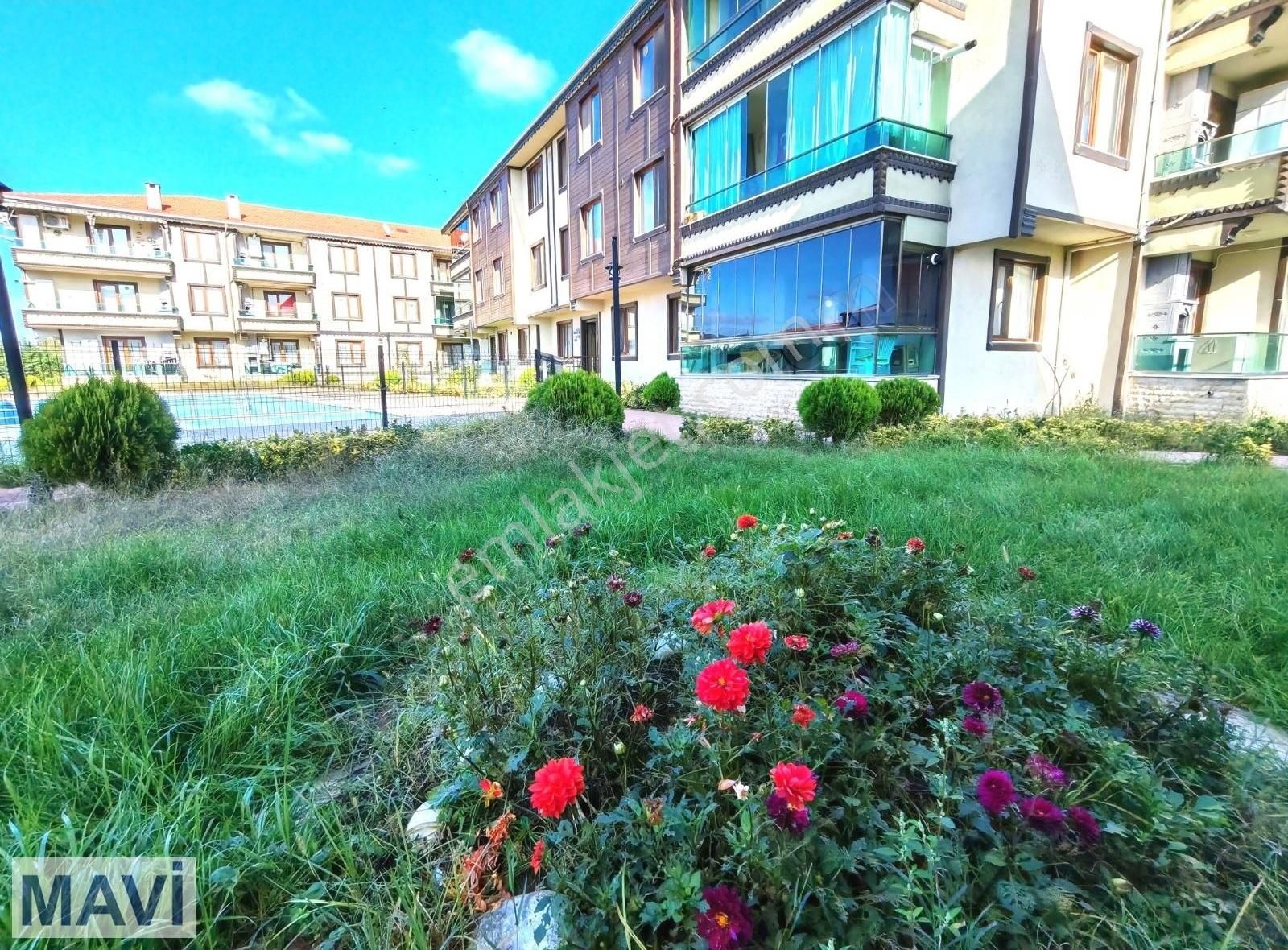 Aziziye'de Havuzlu Kombi Petekli Cam Balkonlu Eşyalı Arakatdaire - Görsel 11