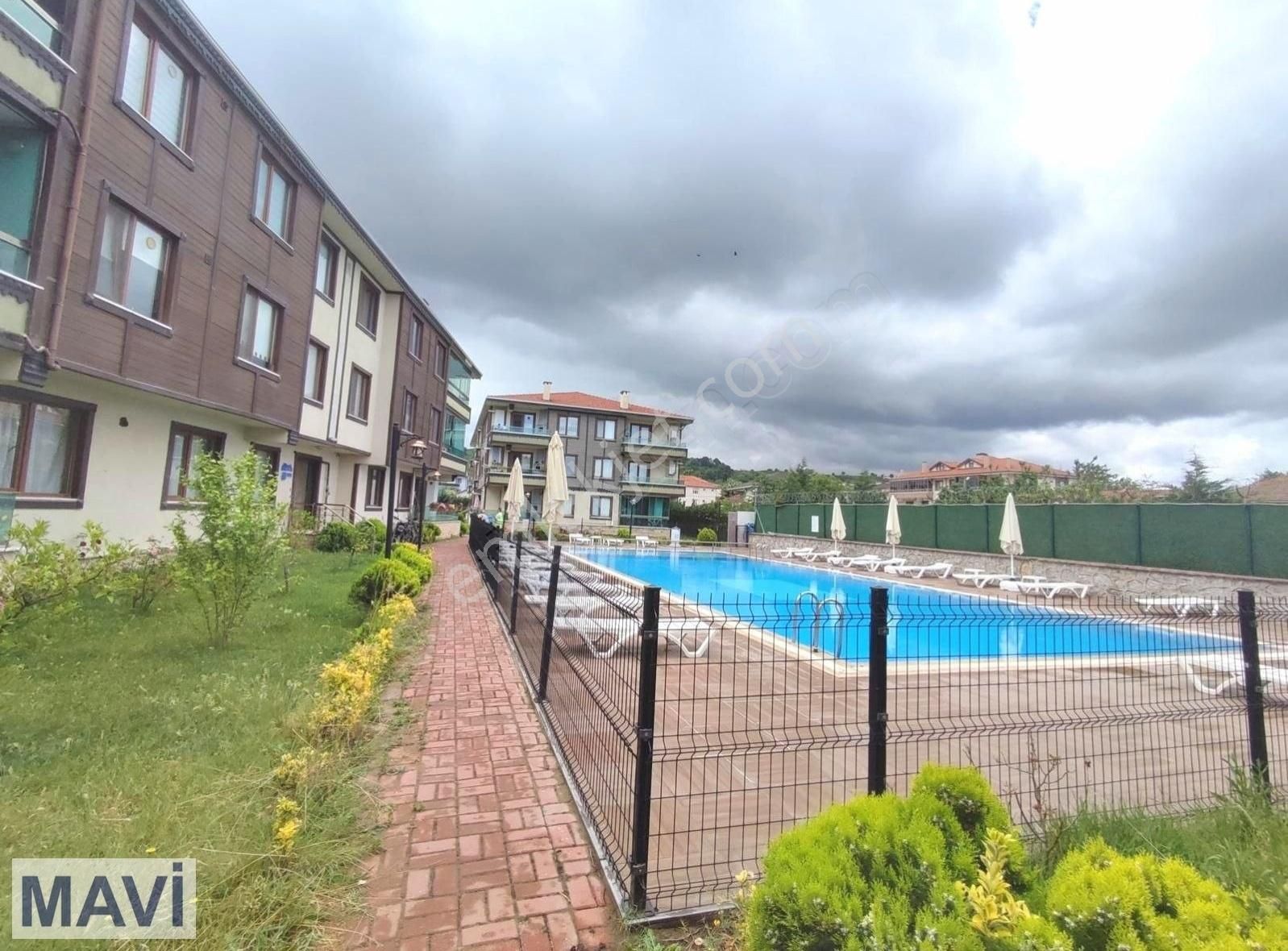 Aziziye'de Havuzlu Kombi Petekli Cam Balkonlu Eşyalı Arakatdaire - Görsel 18