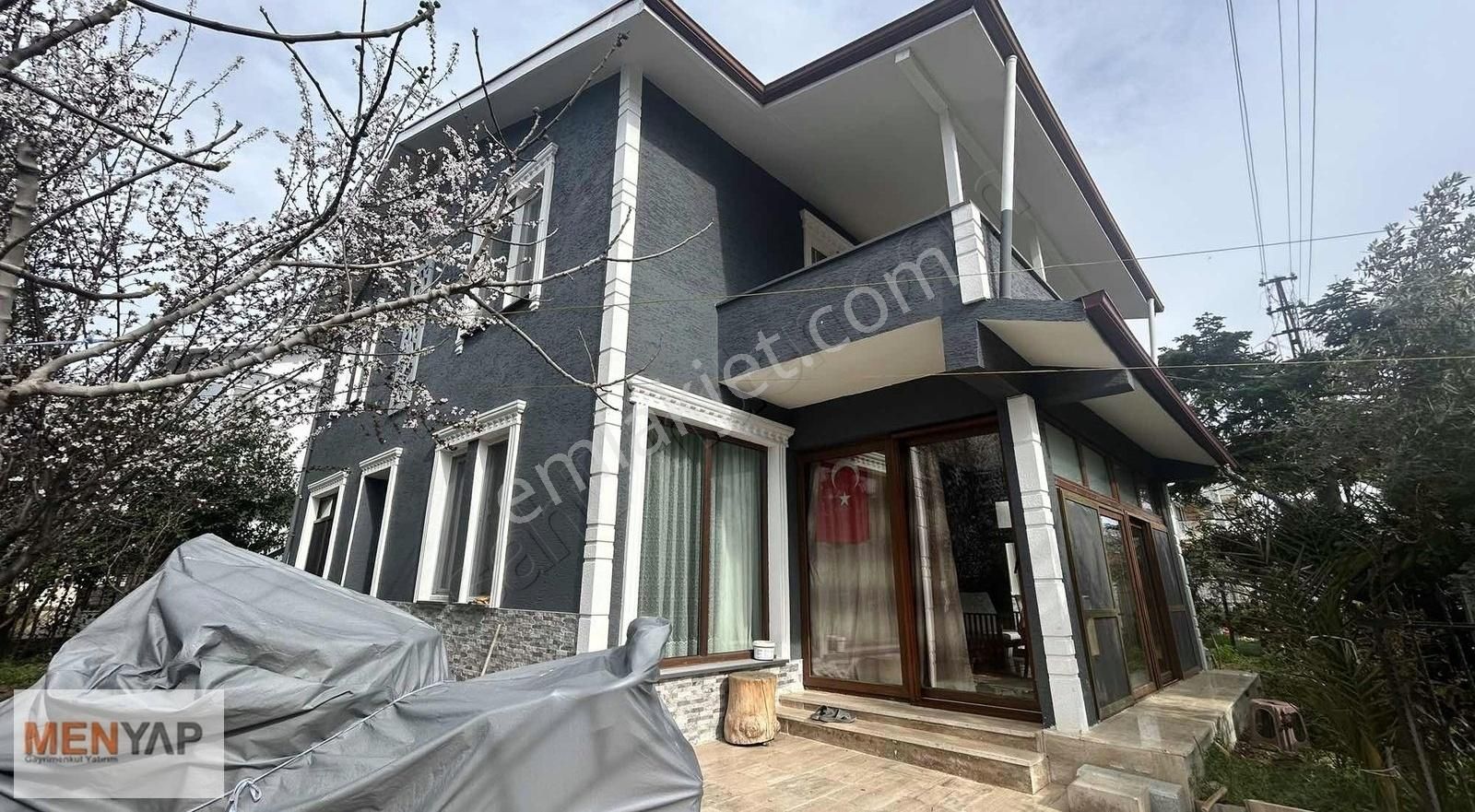 Site İçinde Deniz Tarafında Geniş Bahçeli Müstakil 5+2 Villa