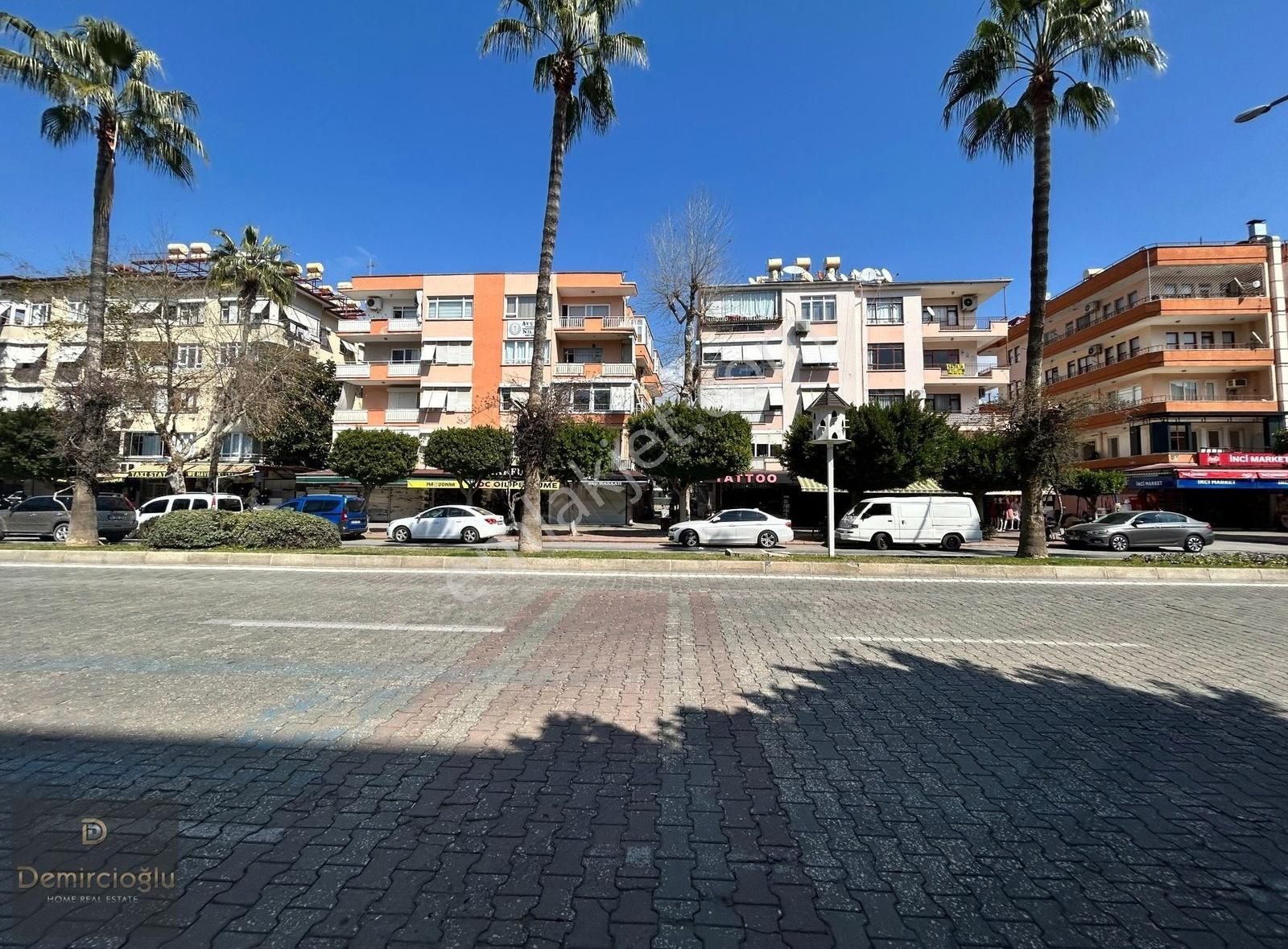 Alanya Merkez Atatürk Caddesinde Satılık 2+1 Denize 150 Metre