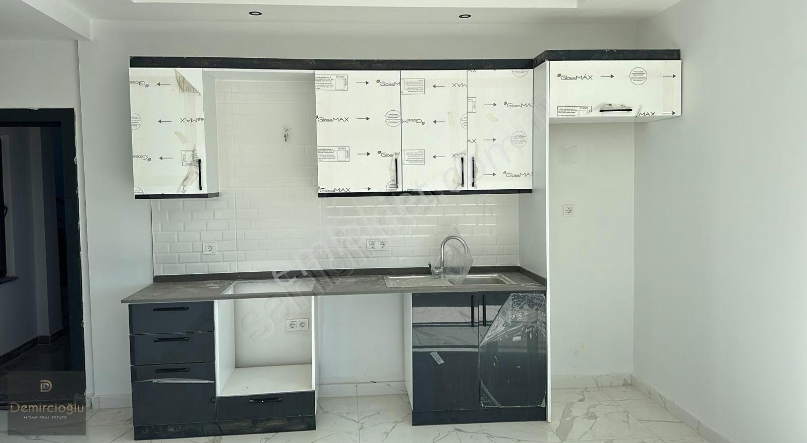 Antalya Alanya Oba Mahallesinde Kiralık 1+1 Site İçi Sıfır Daire
