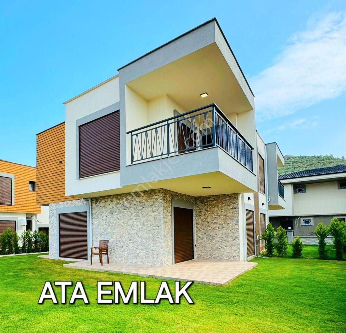 Güzelçamlıda Havuzlu Sitede Akıllı Ev Sistemli Yerden Isıtmalı Bahçeli Sıfır Villa
